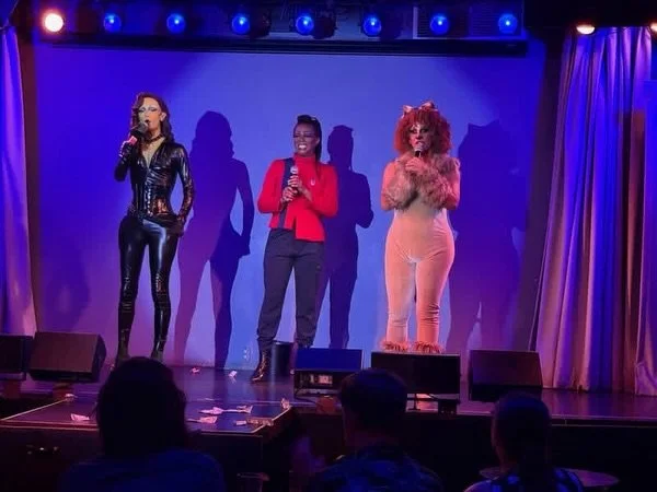 We had a Trek&rsquo;tastic show at @redeye_ny with @romancinggodiva as Captain #MichaelBurnham, @pickyourpoise as #Osyraa and @princessndapopperz as #Grudge the cat from #StarTrekDiscovery! Beam down to Red Eye NY for #StarTrekStrangeNewWorlds at 6:3