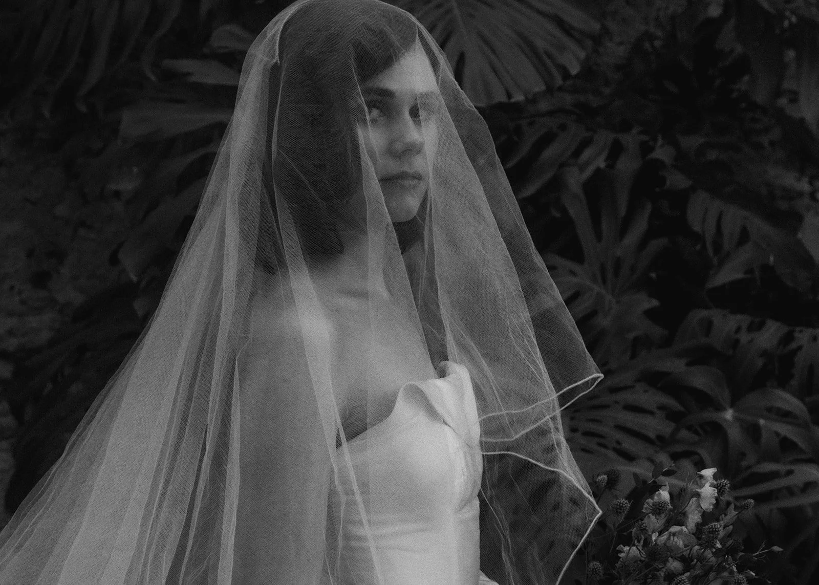 Quiet luxury wedding in Peña de Bernal in Mexico. Editorial, romantic, authentic wedding photography. Covered by mountains and decorated elegantly, classy yet loose.
