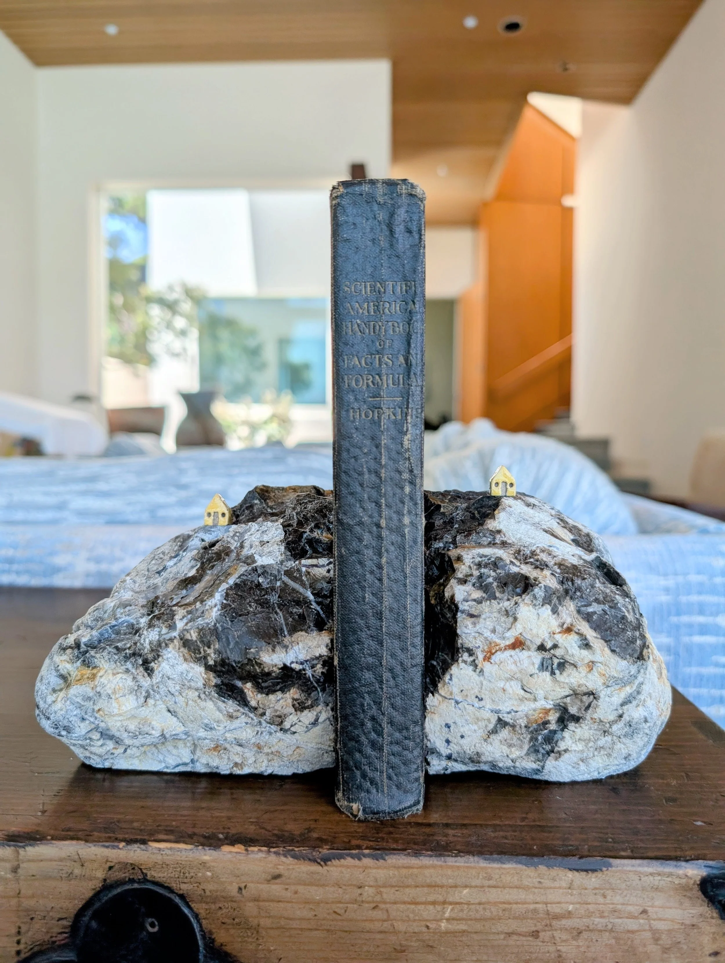 mottled island bookends (4" x 4" x 3")