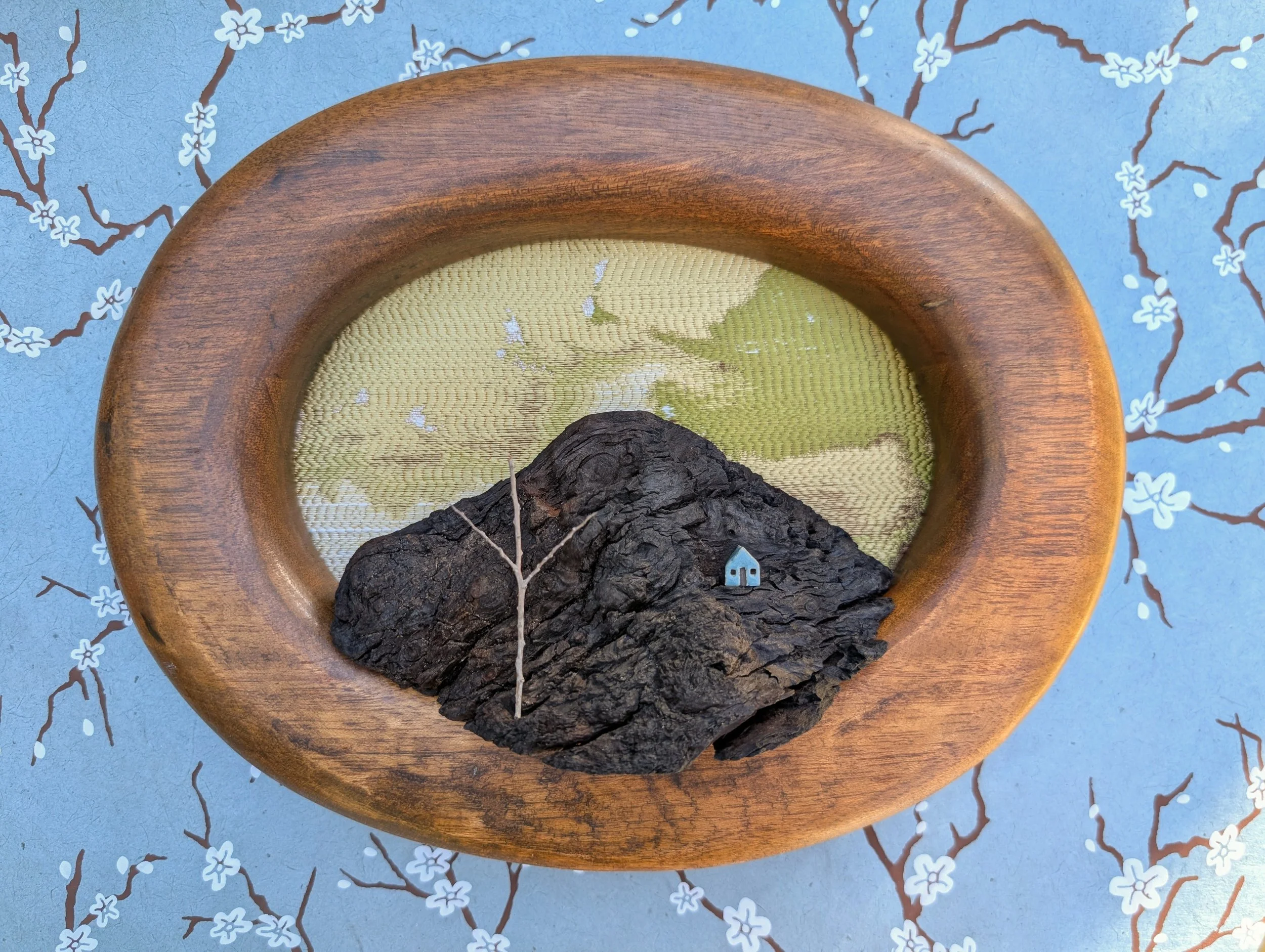 oval mountain scene (9" x 10" x 2")