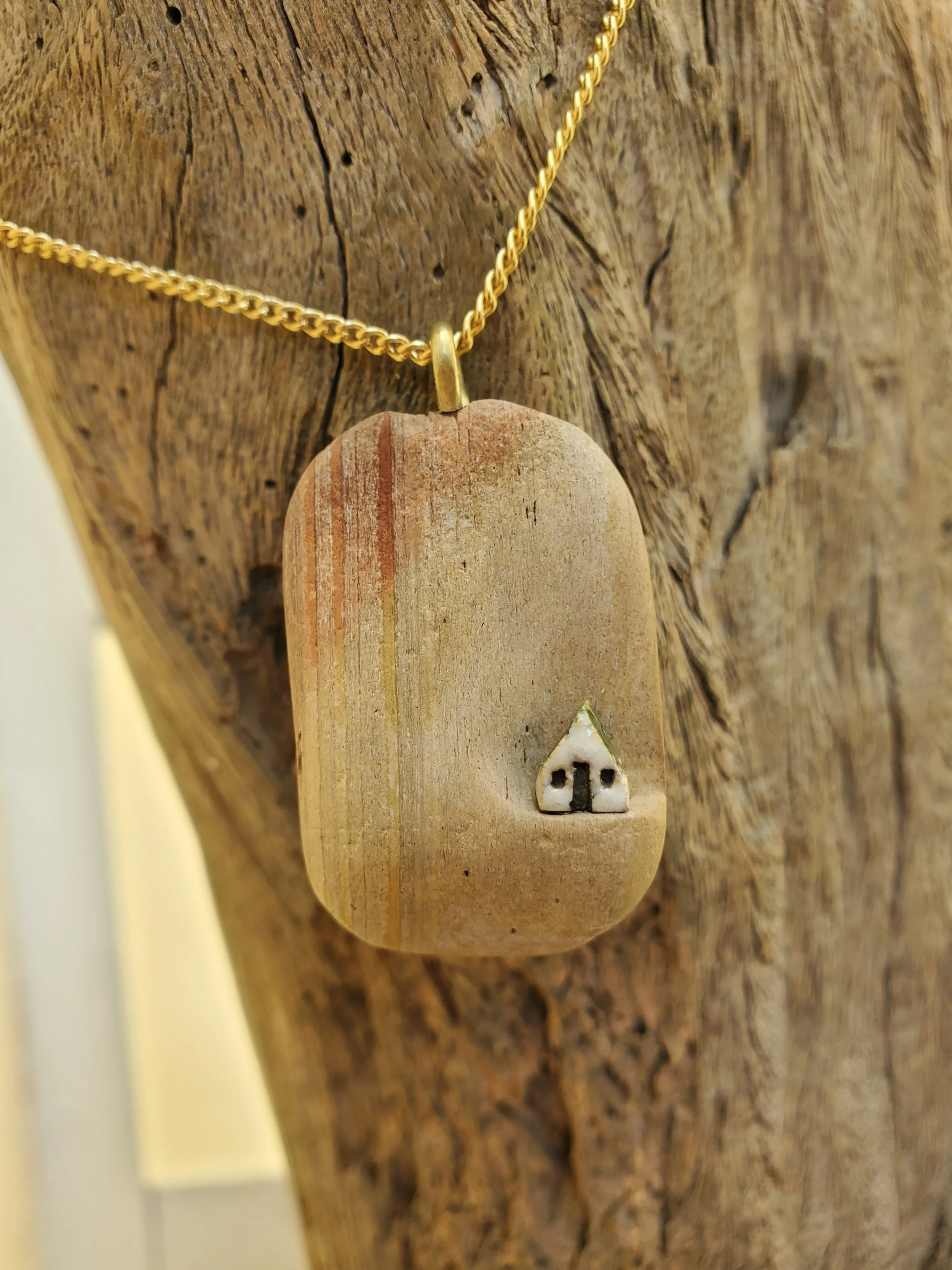 pale striped cliff necklace