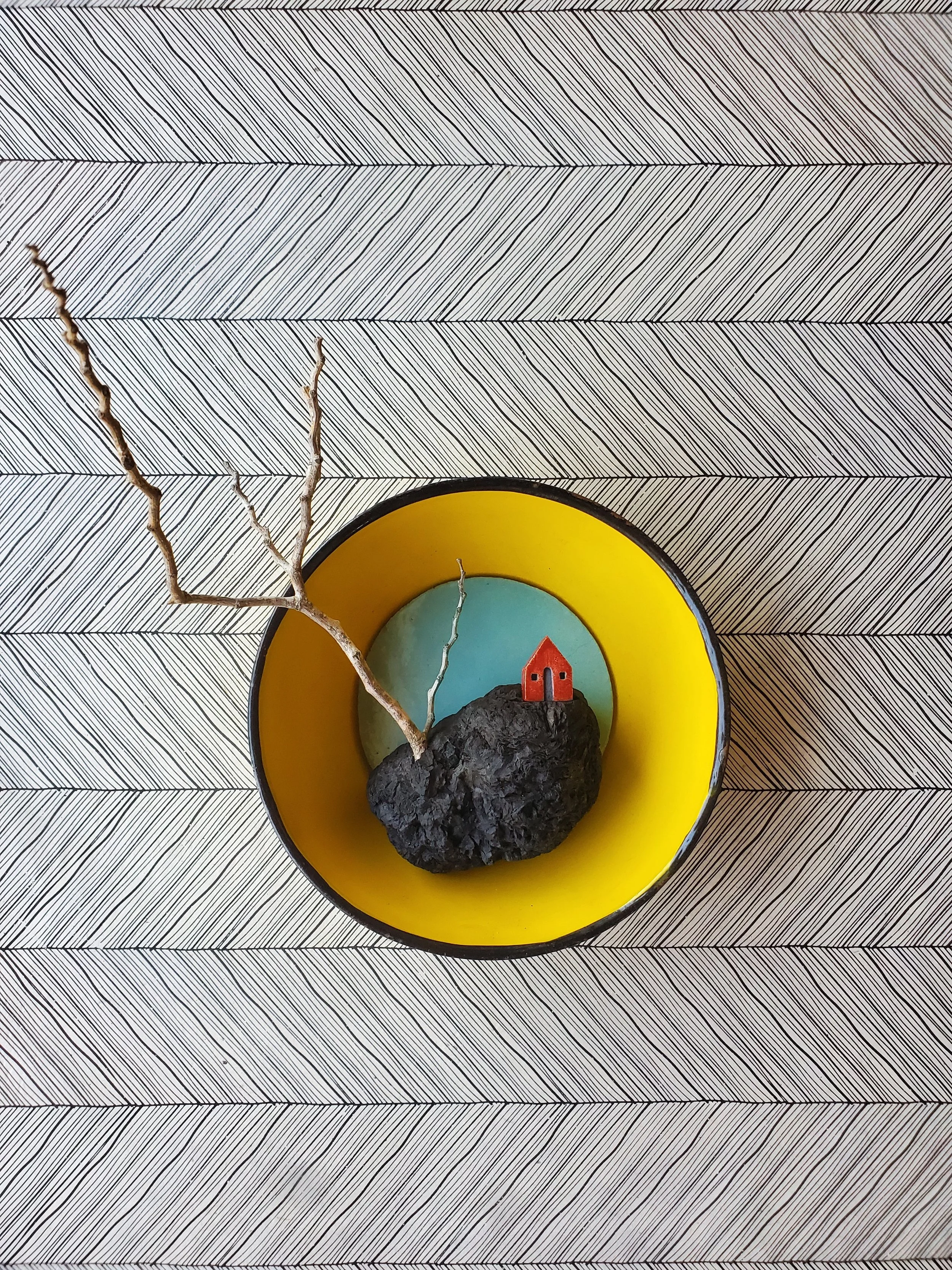red house in sunburst bowl (12" x 12" x 10")