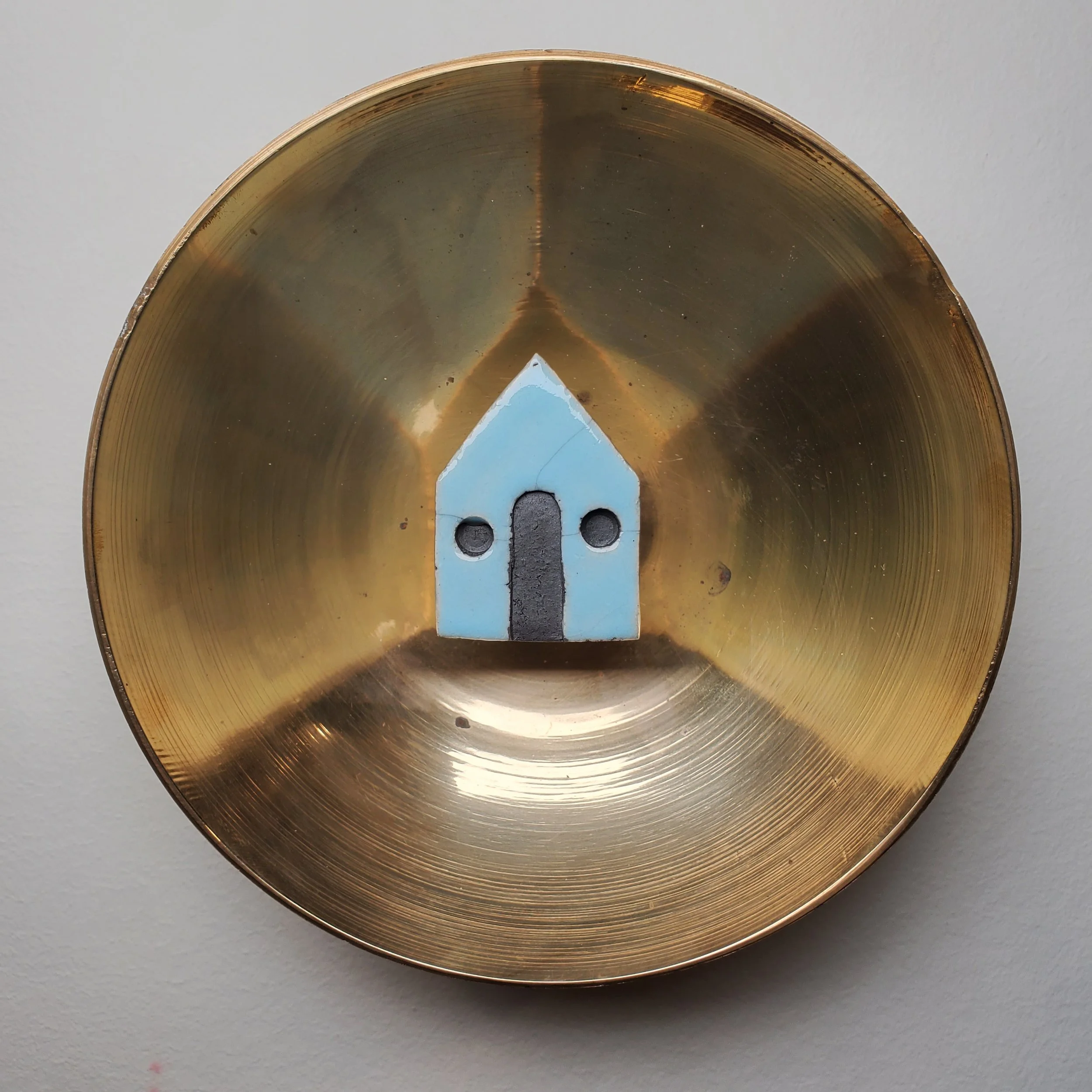 graphic blue house in brass bowl (5½" x 5½" x 2")