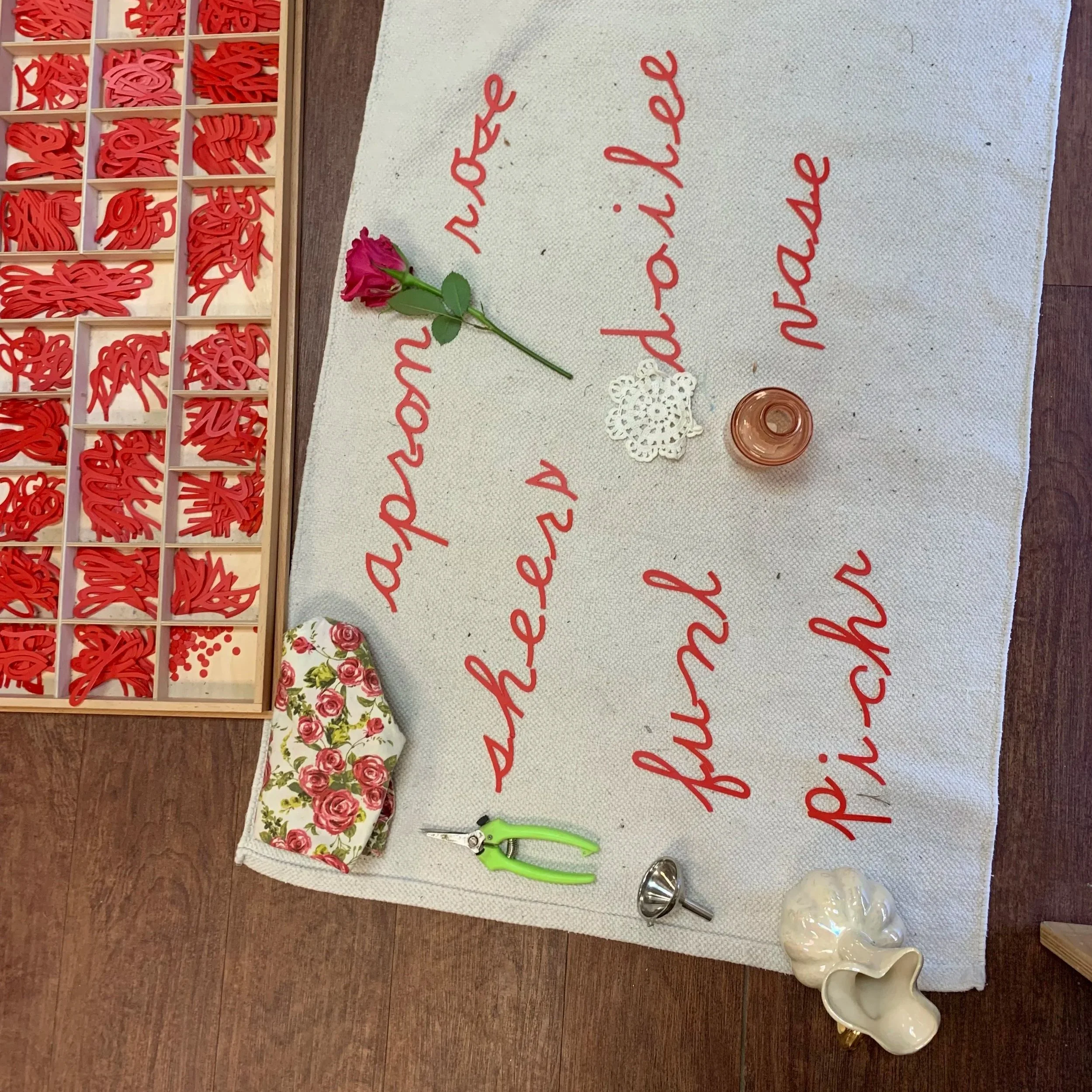 Labeling Flower Arranging Materials 