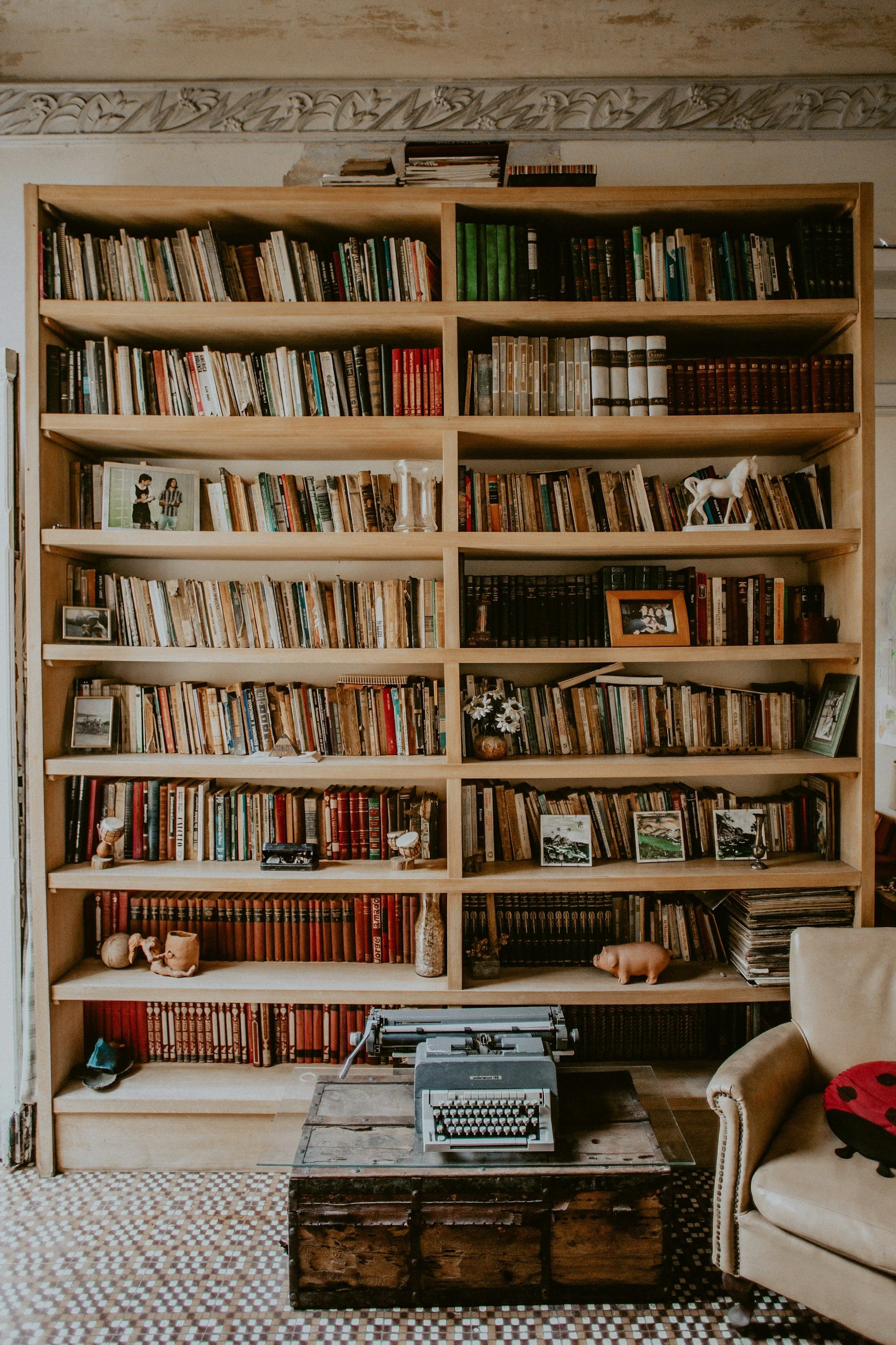 Книжные полки