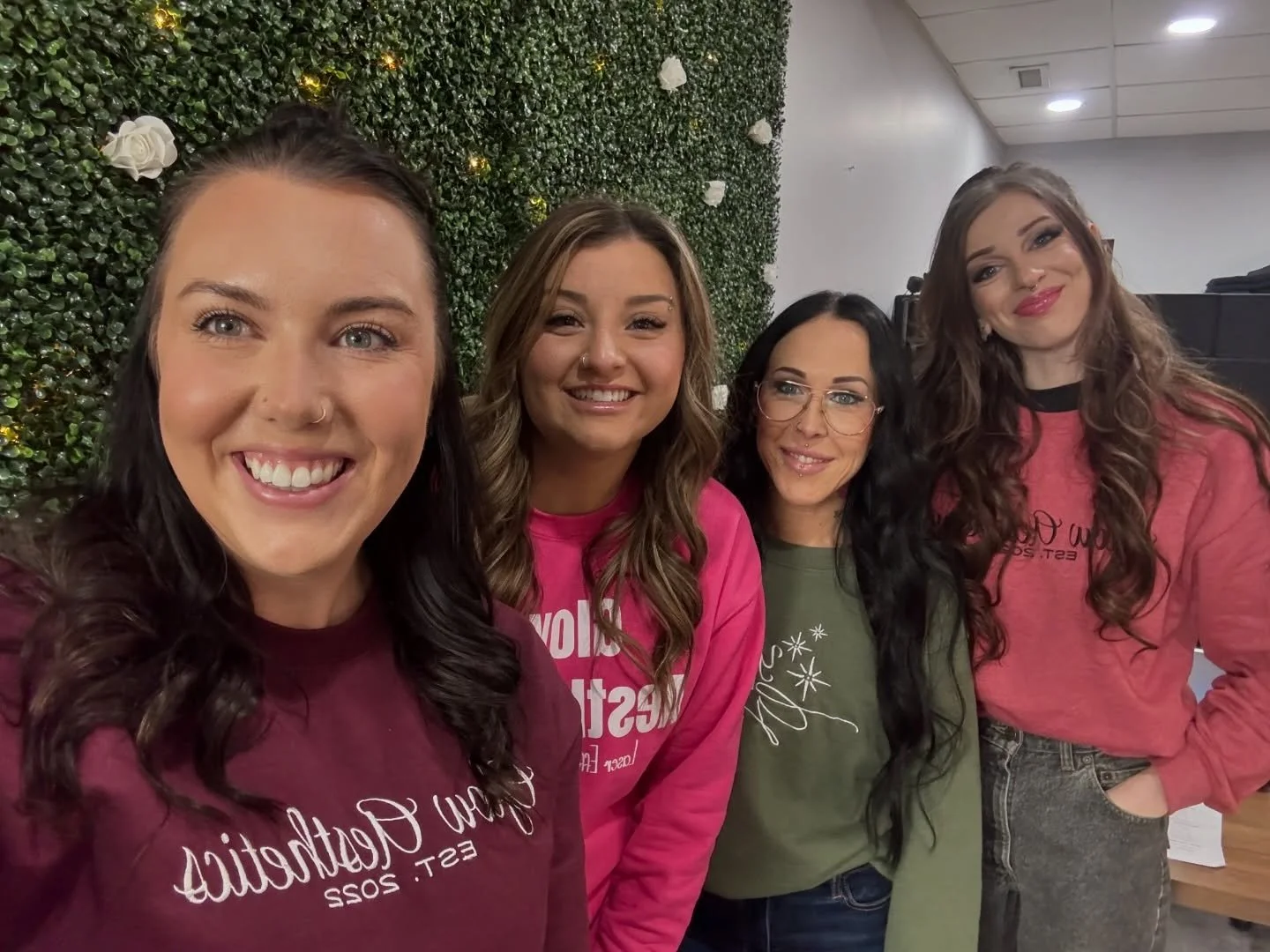 Happy Friday from your girls at Glow 🫶☀️