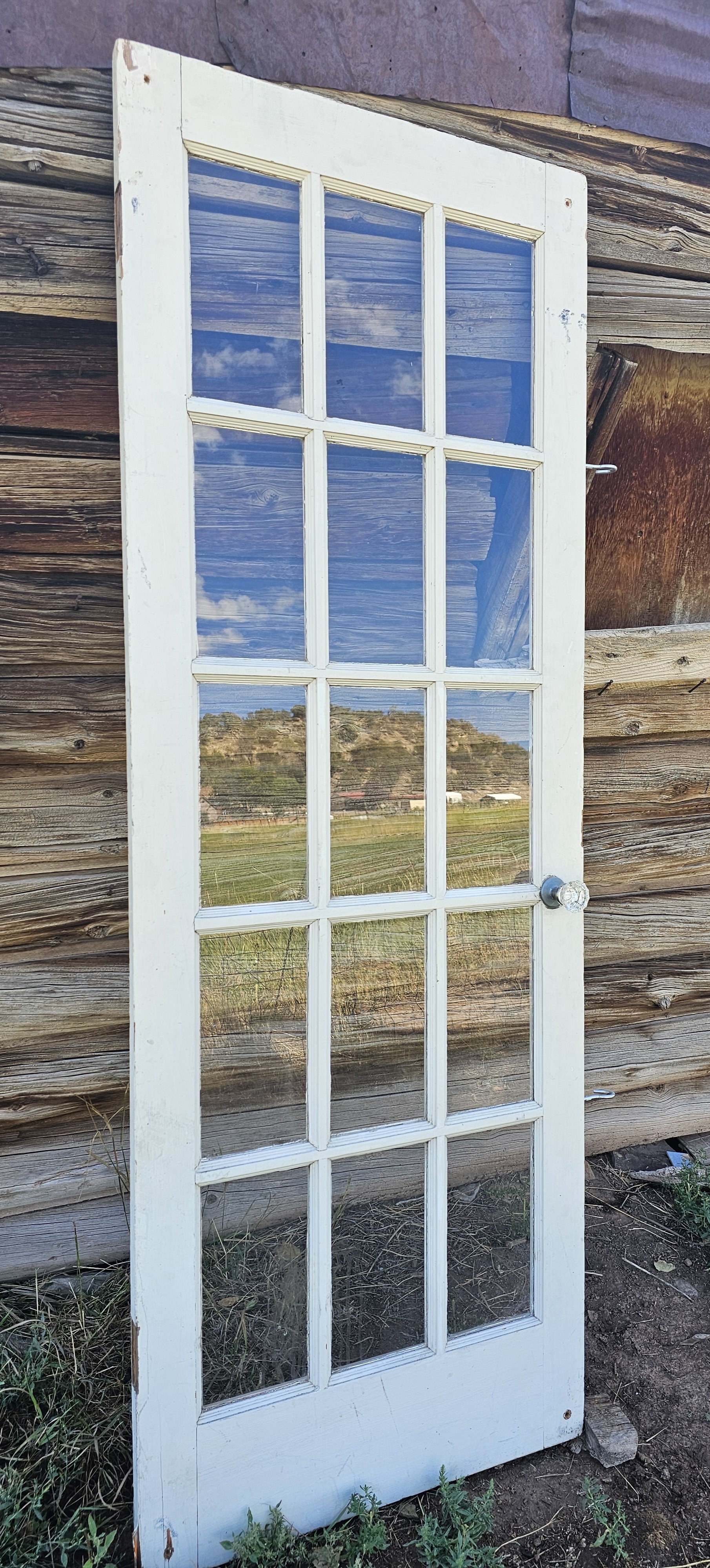 Vintage glass pane door with glass knob.
use for backdrop, photo display or seating chart. hooks are installed to hang horizontally
1 available
79" tall x 28" wide / $30