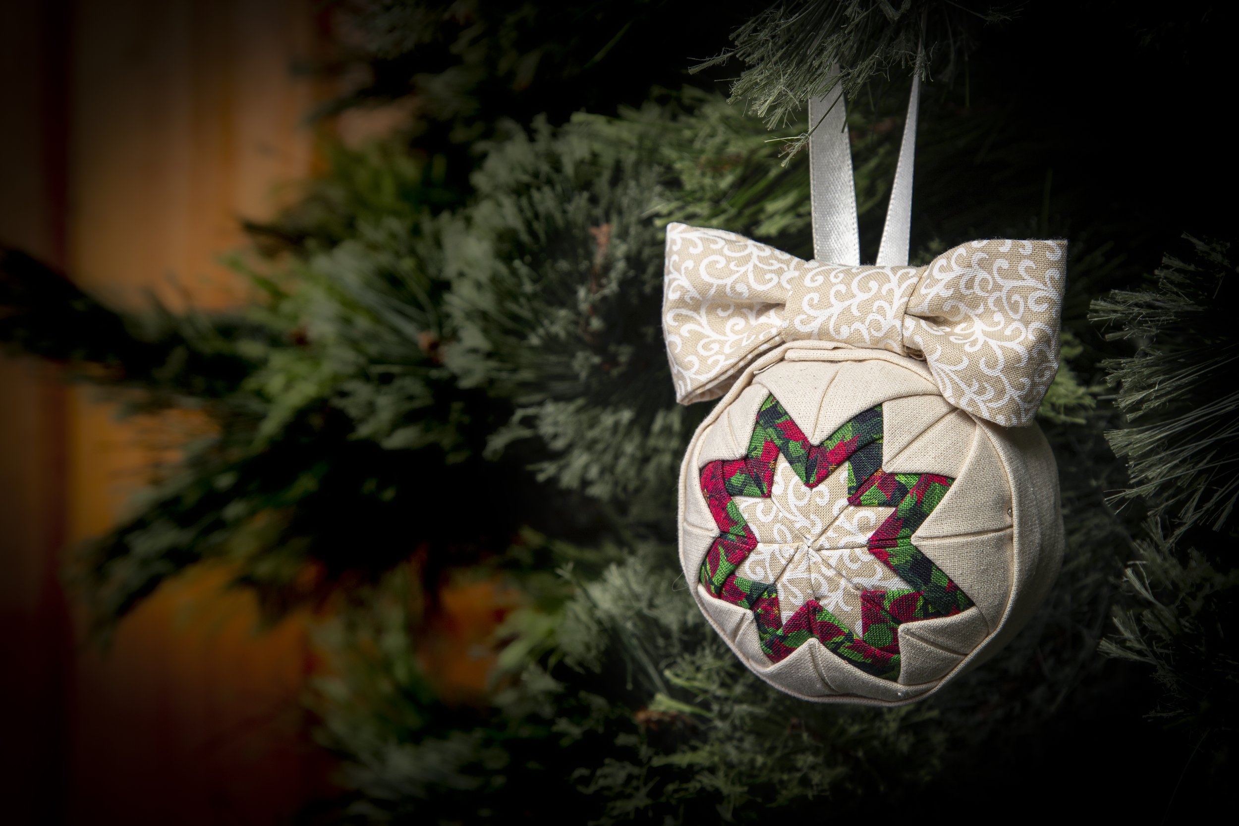 YuletideJoy_InTree_22.jpg
