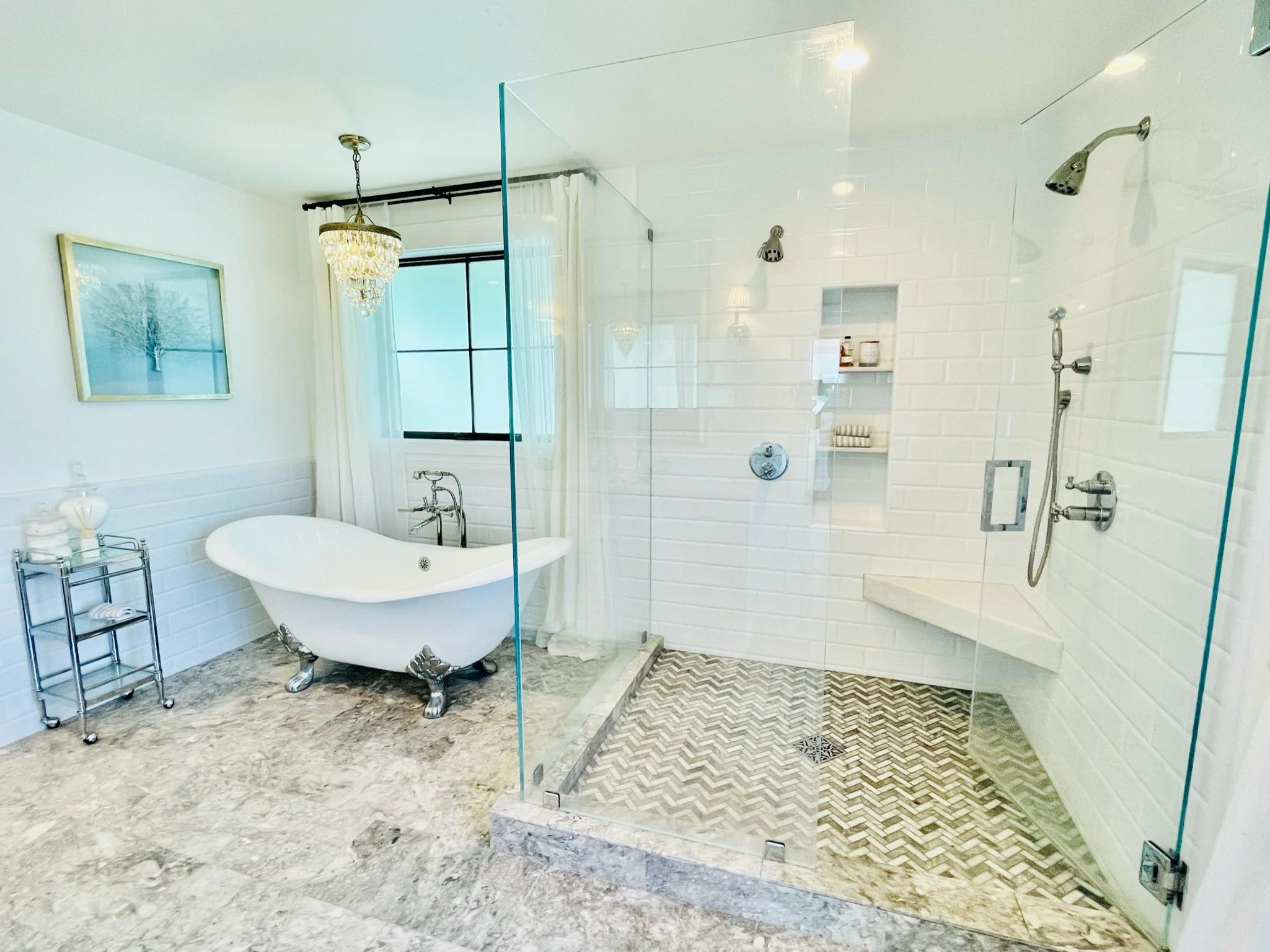 14 - master bath 1.JPG