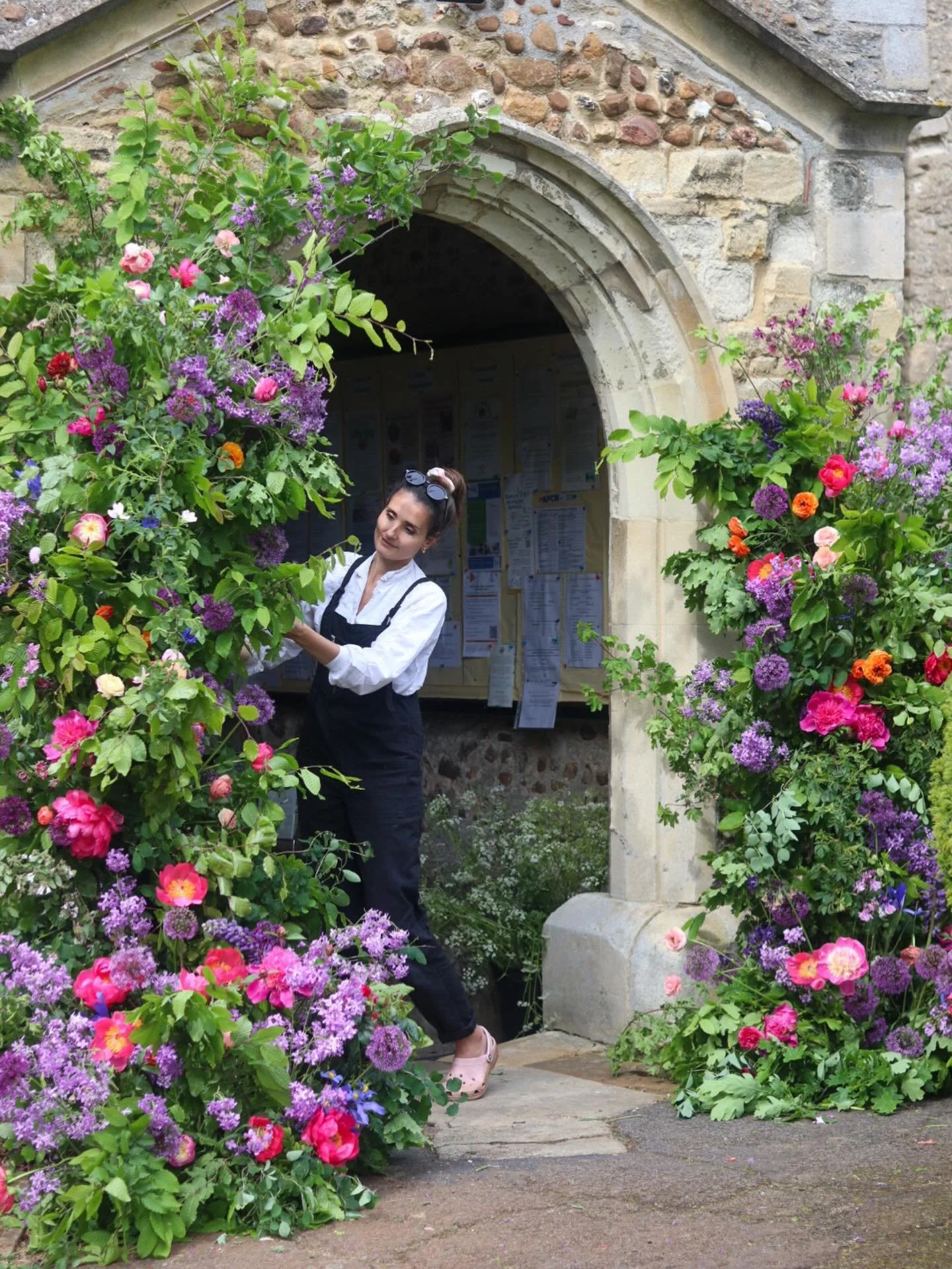 Back in May 2023, creating this floral arch alongside the School of Sustainable Floristry 🌿
A celebration of seasonality, natural movement, and the beauty of working with the land.

#SustainableFloristry #SeasonalFlowers #FloralDesign #EcoFlorist #f