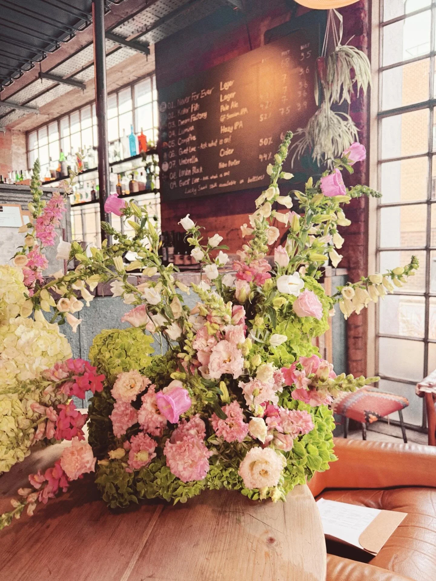 A little piece of floral magic for Amy &amp; Will&rsquo;s London love story at @neverforeverkt 

The couples floral colour palette consisted of zappy fresh lime greens and summery care free pinks. 

WALB created this garden moment for the champagne t