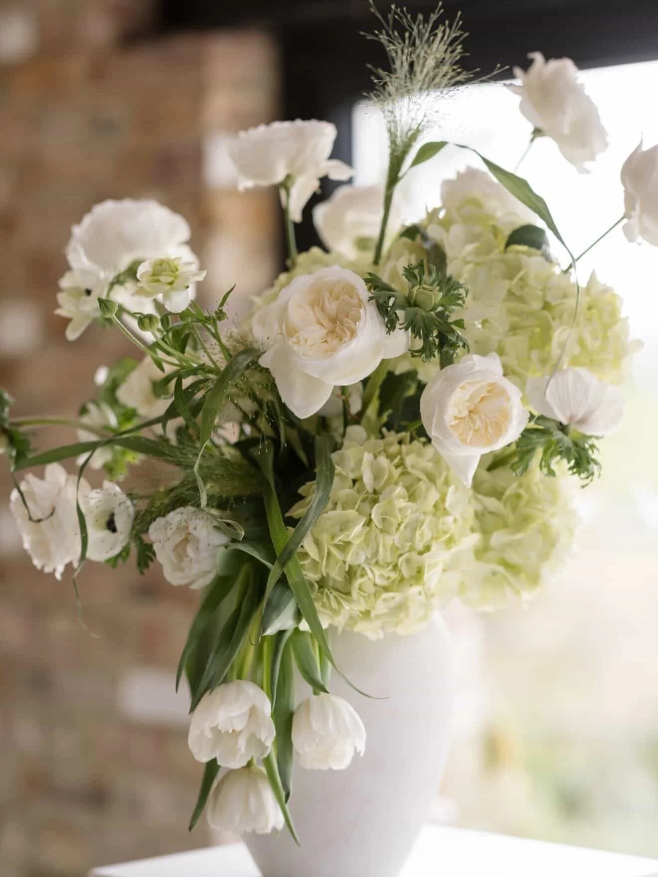 Lucy &amp; Steve&rsquo;s spring wedding at @chapelhouseestate 🤍✨ 

Florals @whatalovelybunch 
Venue @chapelhouseestate 
Photography @jodiedonovanweddings 

#chapelhouseestate #springwedding #kentweddingflorist #londonweddingflorist #springweddingflo