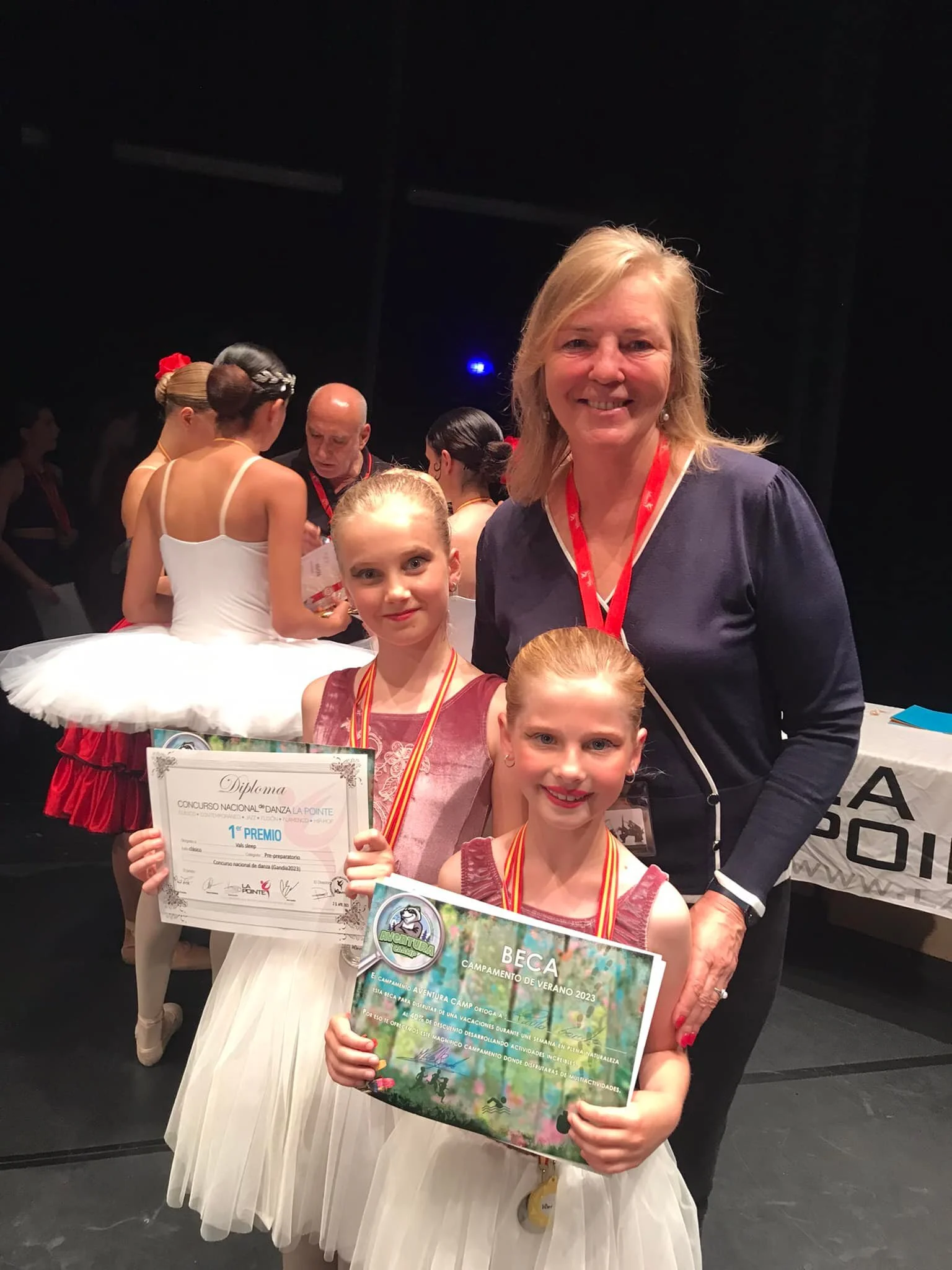 Que alegr&iacute;a cuando los ni&ntilde;os-bailarines disfrutan de la danza, los aplausos y los premios en el Lapointe Concurso