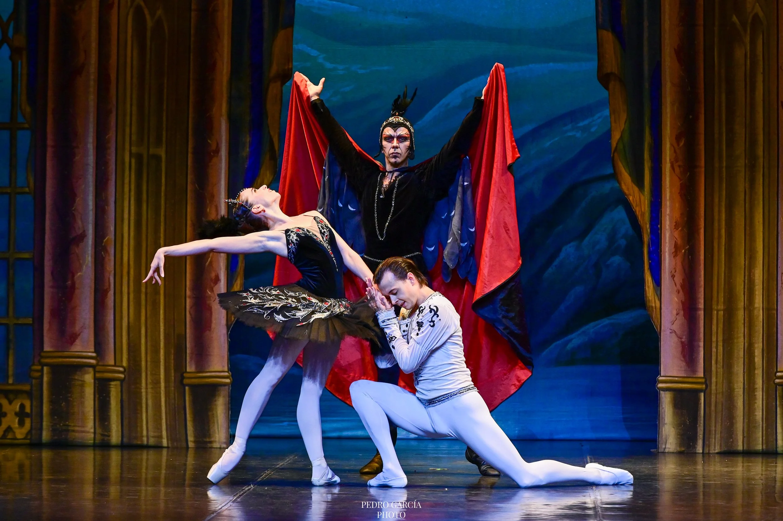 Crítica de Mercedes Albi: Paseando por el mundo de los sueños: El Lago de los Cisnes del Ballet Clásico Internacional