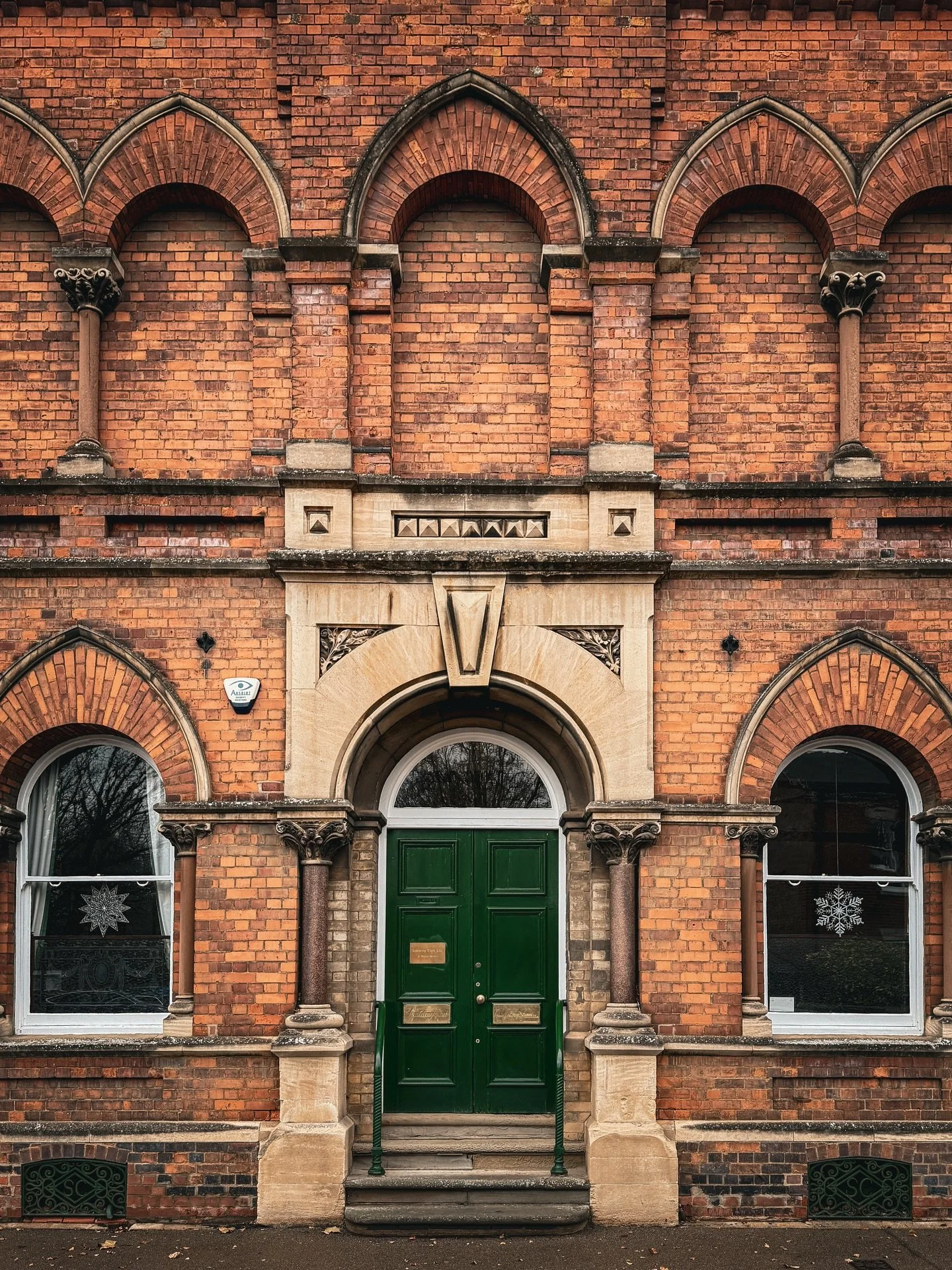 Spalding&rsquo;s architectural character is strongly defined by red brick, particularly from the Victorian period onwards. This material is used across the town in civic buildings, churches and charitable foundations.

On Broad Street, the Spalding G
