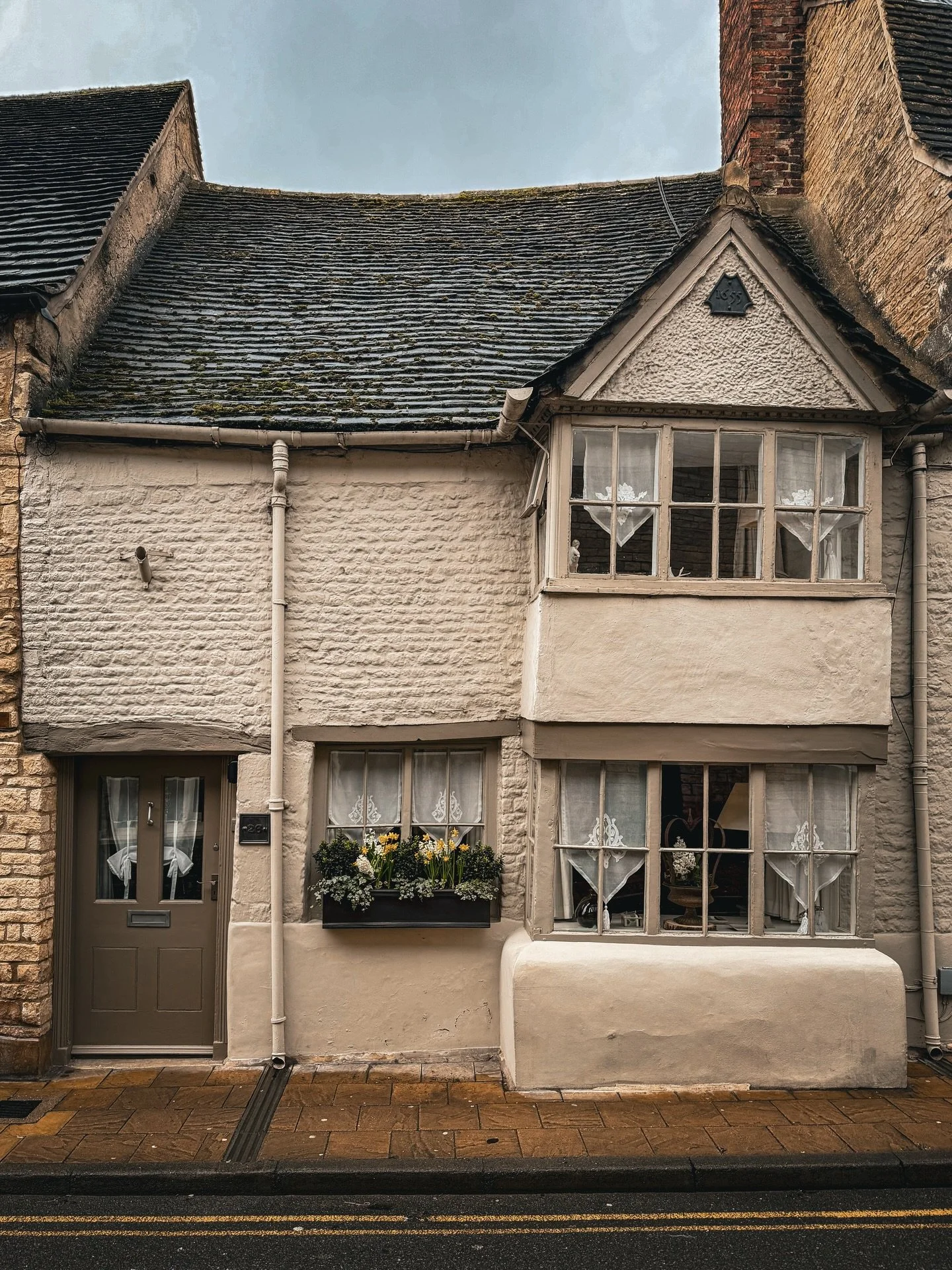 Cosy walks in Stamford today, with the Friday market in full swing &mdash; people wandering, stopping for tea or coffee, and enjoying the beautiful architecture.

I hope everyone has had a good week and has something exciting planned for the weekend.