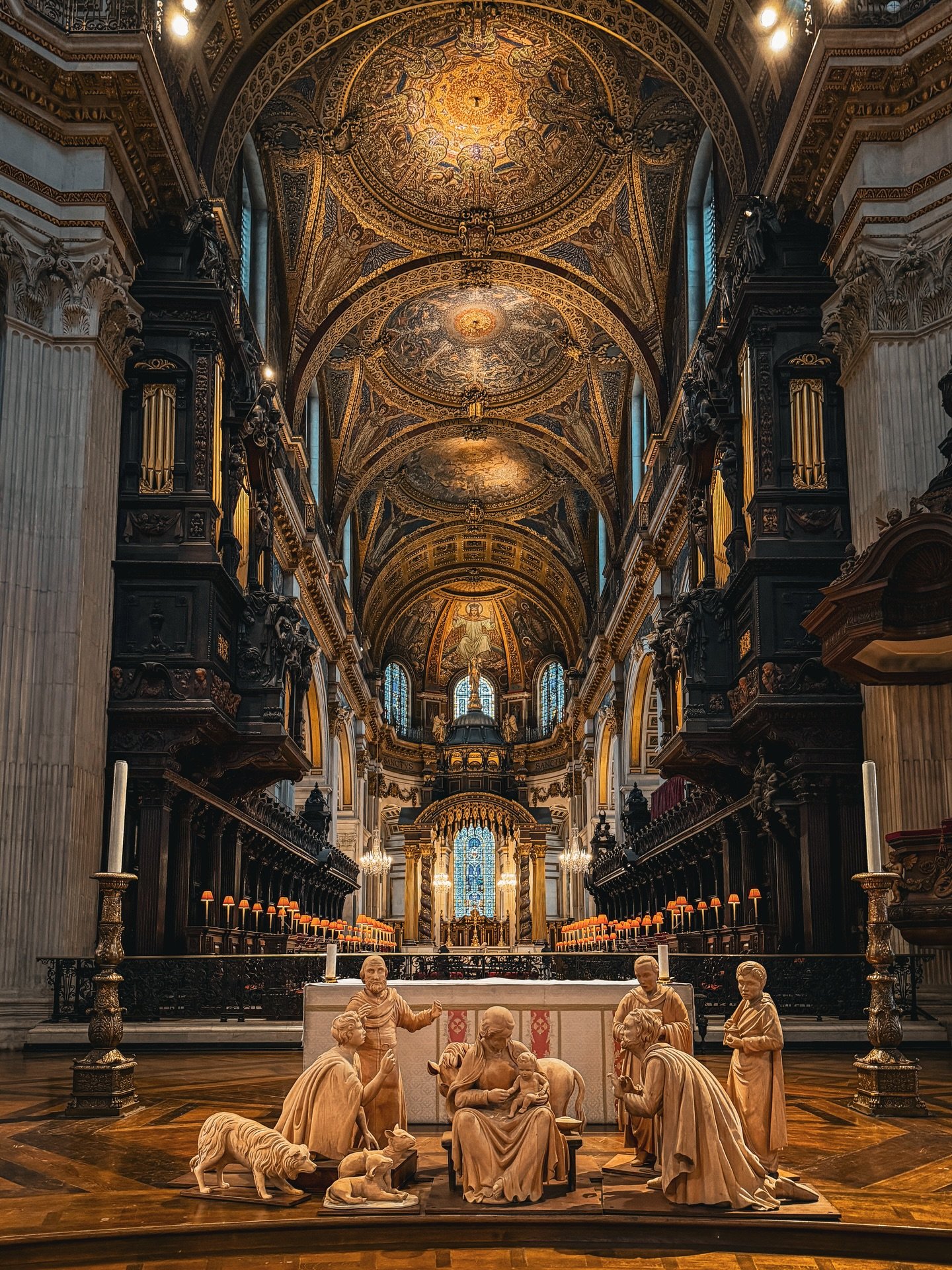 @stpaulscathedrallondon in London is unparalleled. Its grandeur and elegance surpass anything else in Britain, a true masterpiece by Sir Christopher Wren. Stepping inside, you can&rsquo;t help but pause in awe.

Completed in 1710 after the Great Fire