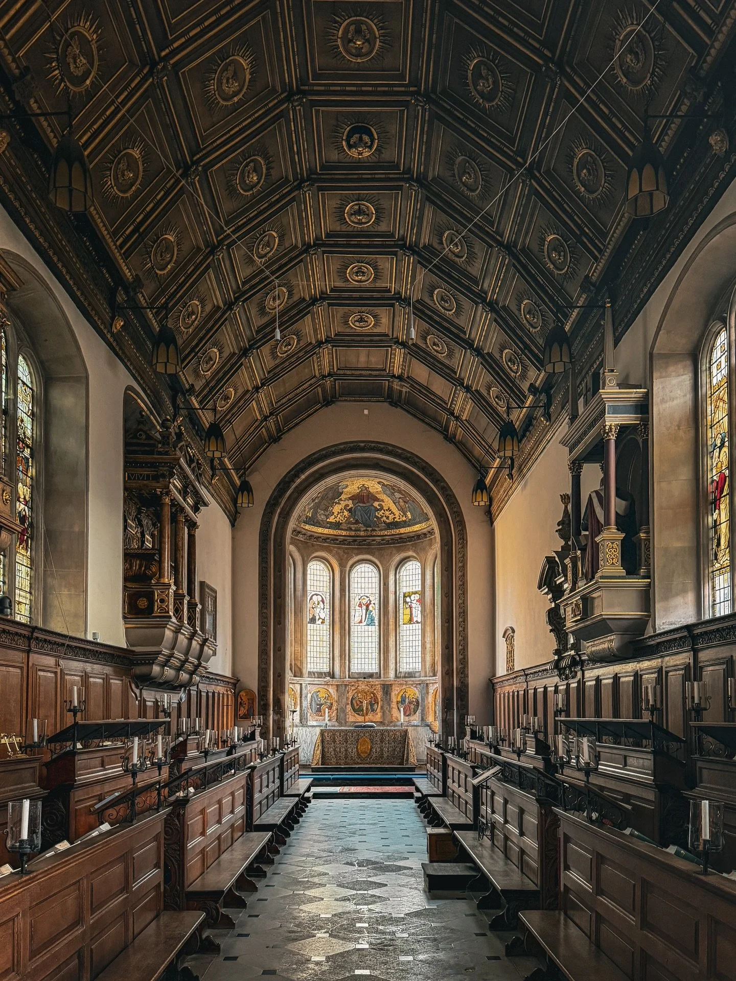 Looking back to my visit to Cambridge last year and exploring with @indiaswright - it was such a sunny lovely day and I really enjoyed wandering about the colleges and of course, my first ever punt! One of Britain&rsquo;s greatest cities, a place of 