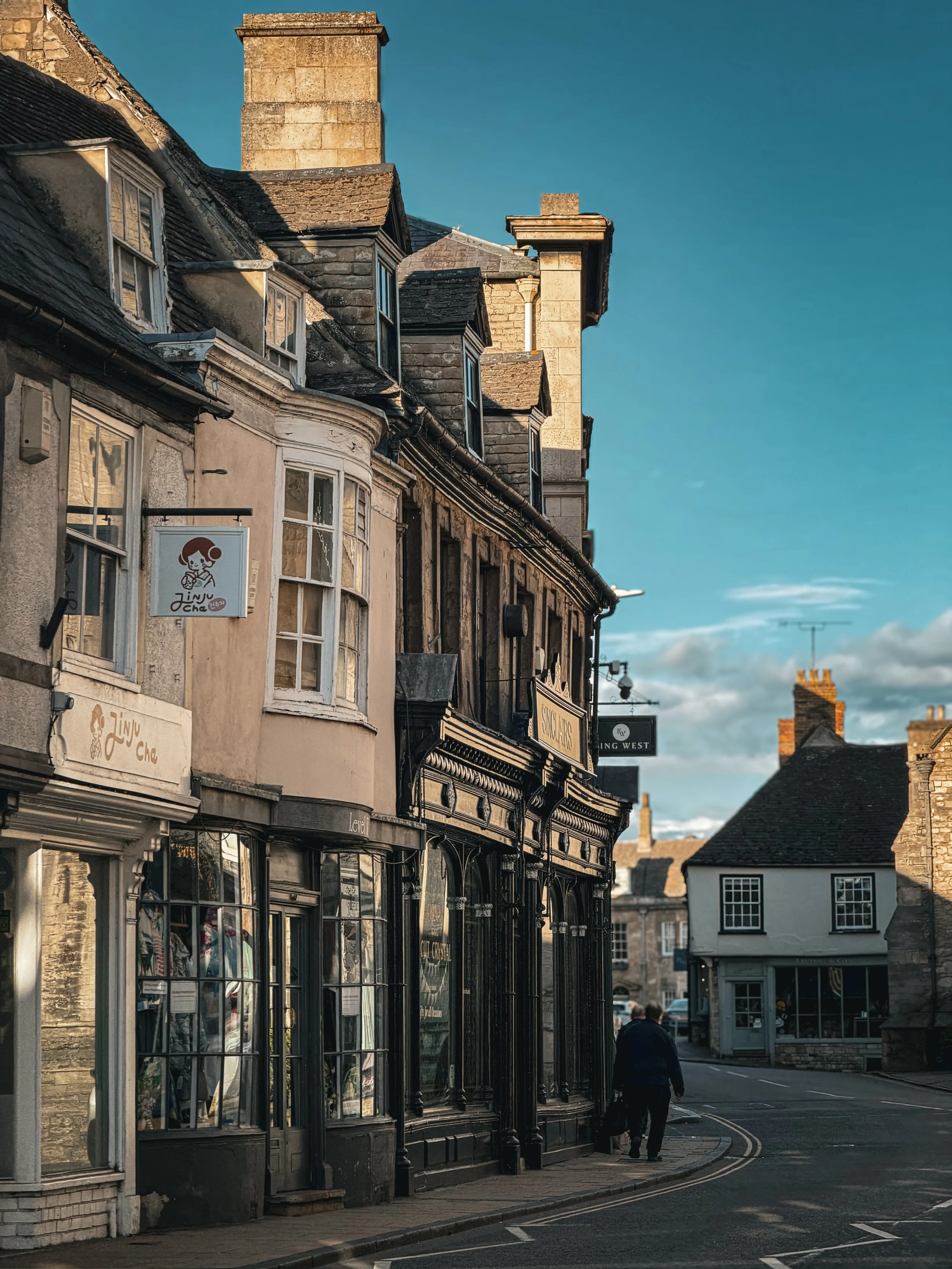 There&rsquo;s something special about Stamford in the golden hour. The warm light catches the stone buildings beautifully, turning an ordinary evening walk into something memorable. It&rsquo;s been a busy week with work, but having this beauty and hi