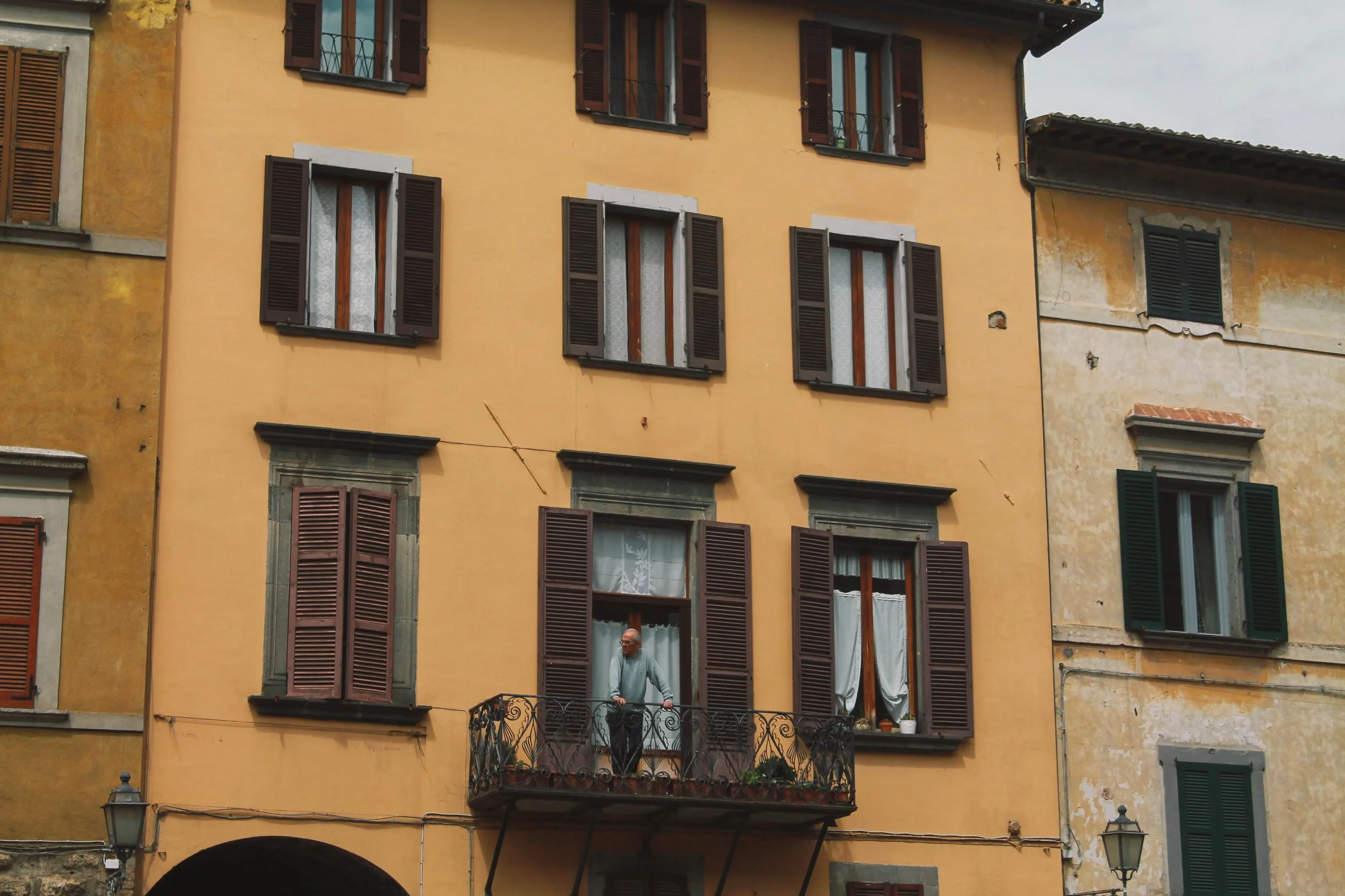 house-of-alveshere-italy-man-balcony.jpg