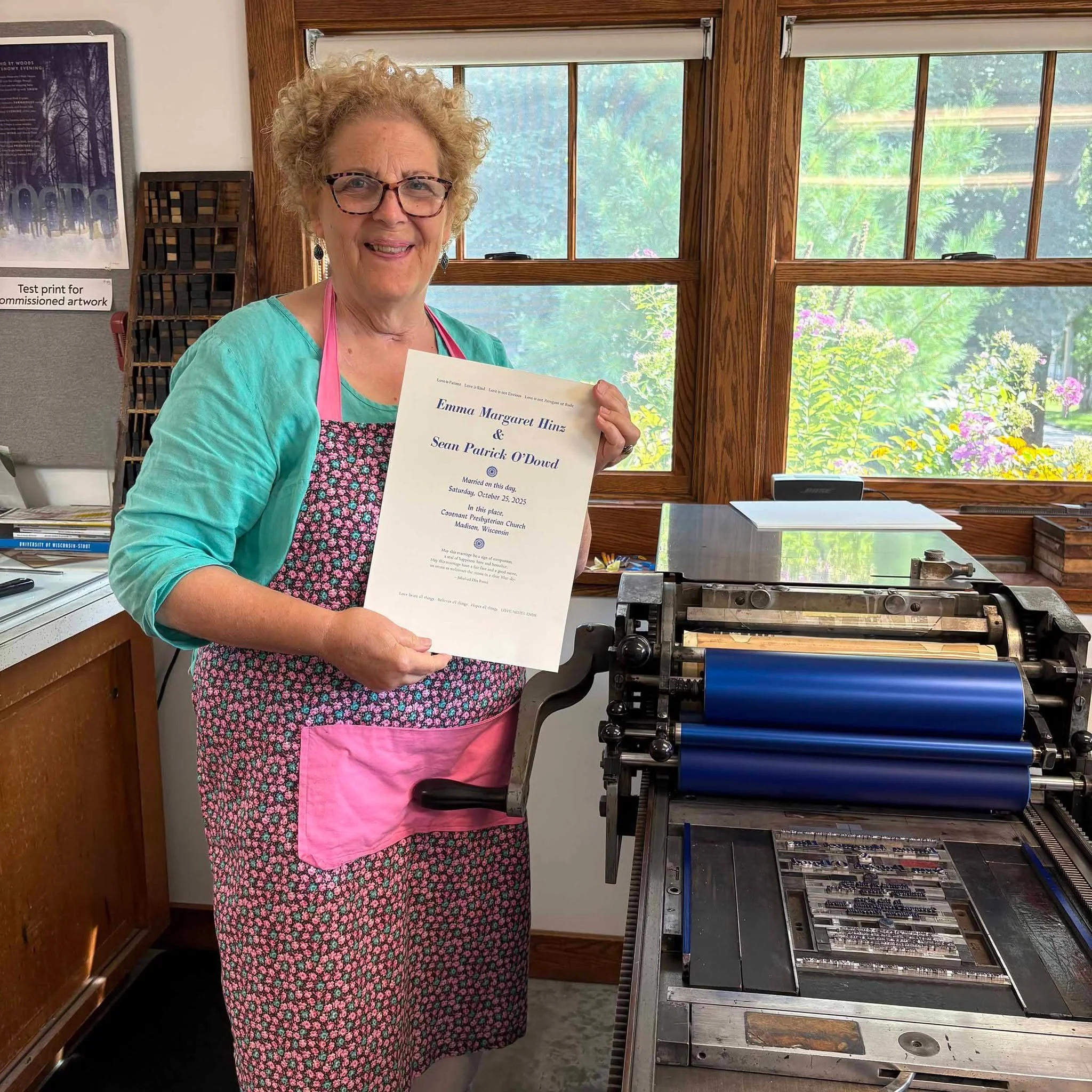 We're showing off a student project! š Kathy had taken several workshops with us, and she got inspired to make a special print commemorating her niece's wedding day. So back in August Kathy booked "Guided Instruction" time with Christy in