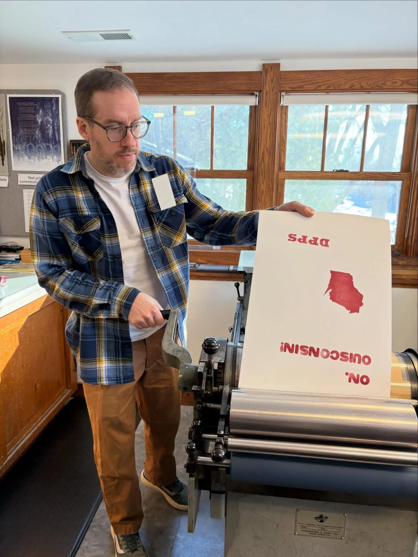 We had the pleasure of hosting a group from UW Madison&rsquo;s Digital Publishing &amp; Printing Services in our letterpress studio. We created a quick letterpress poster project using wood type and a linocut of Wisconsin. Everyone enjoyed hand-brayi