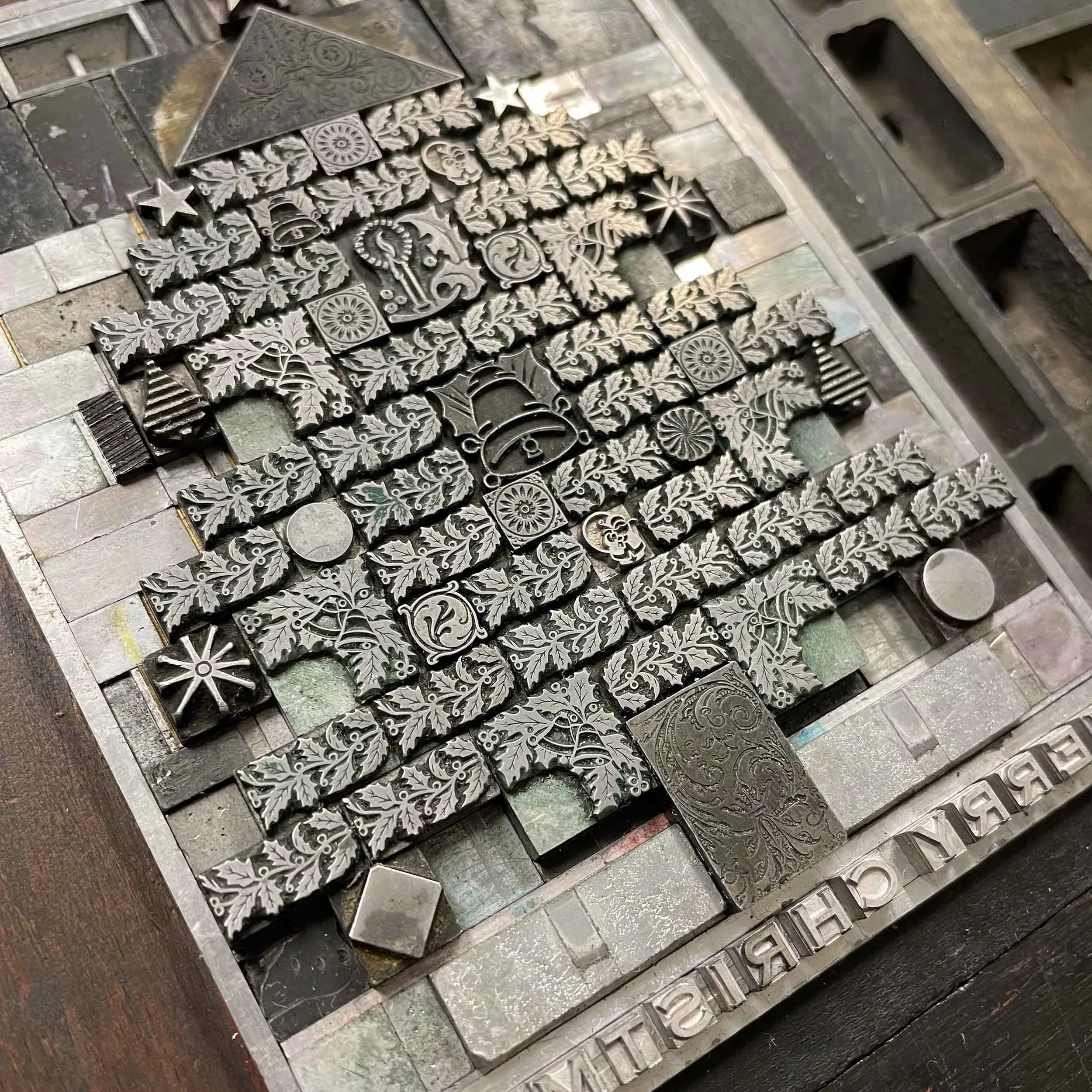 merry-christmas-tree-letterpress-card-type-lockup.jpg