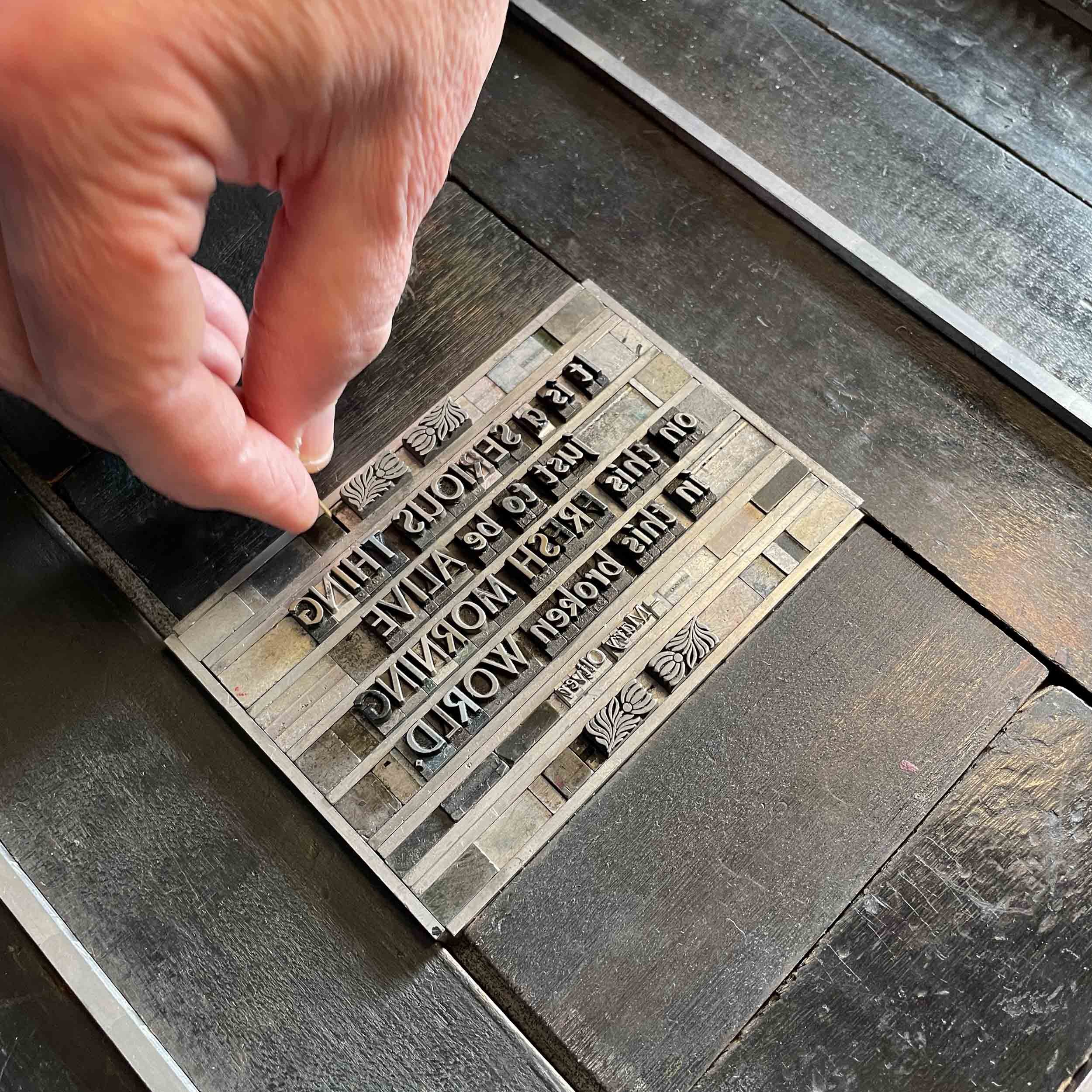 Type lockup for poetry typesetting