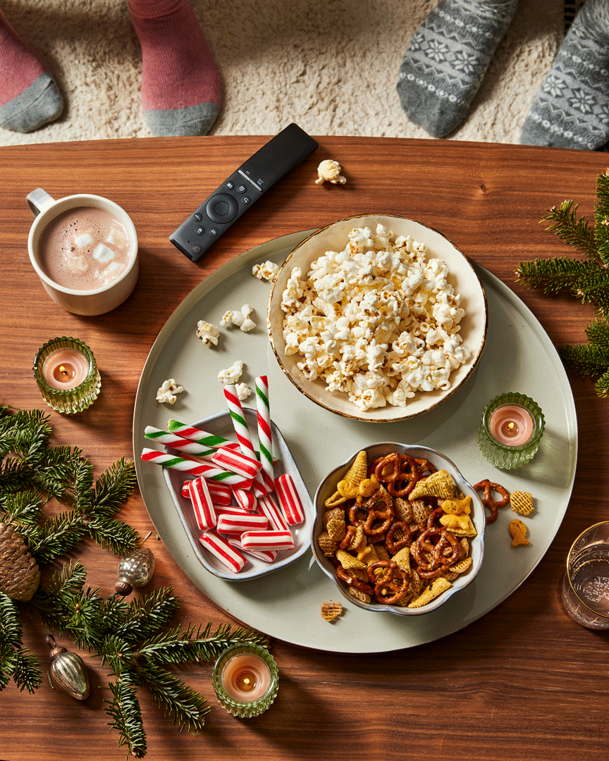 2022-0504_sponsored_sonos_interactive-feature_holiday_living-room-vignette-2_4x5_ty-mecham.gif