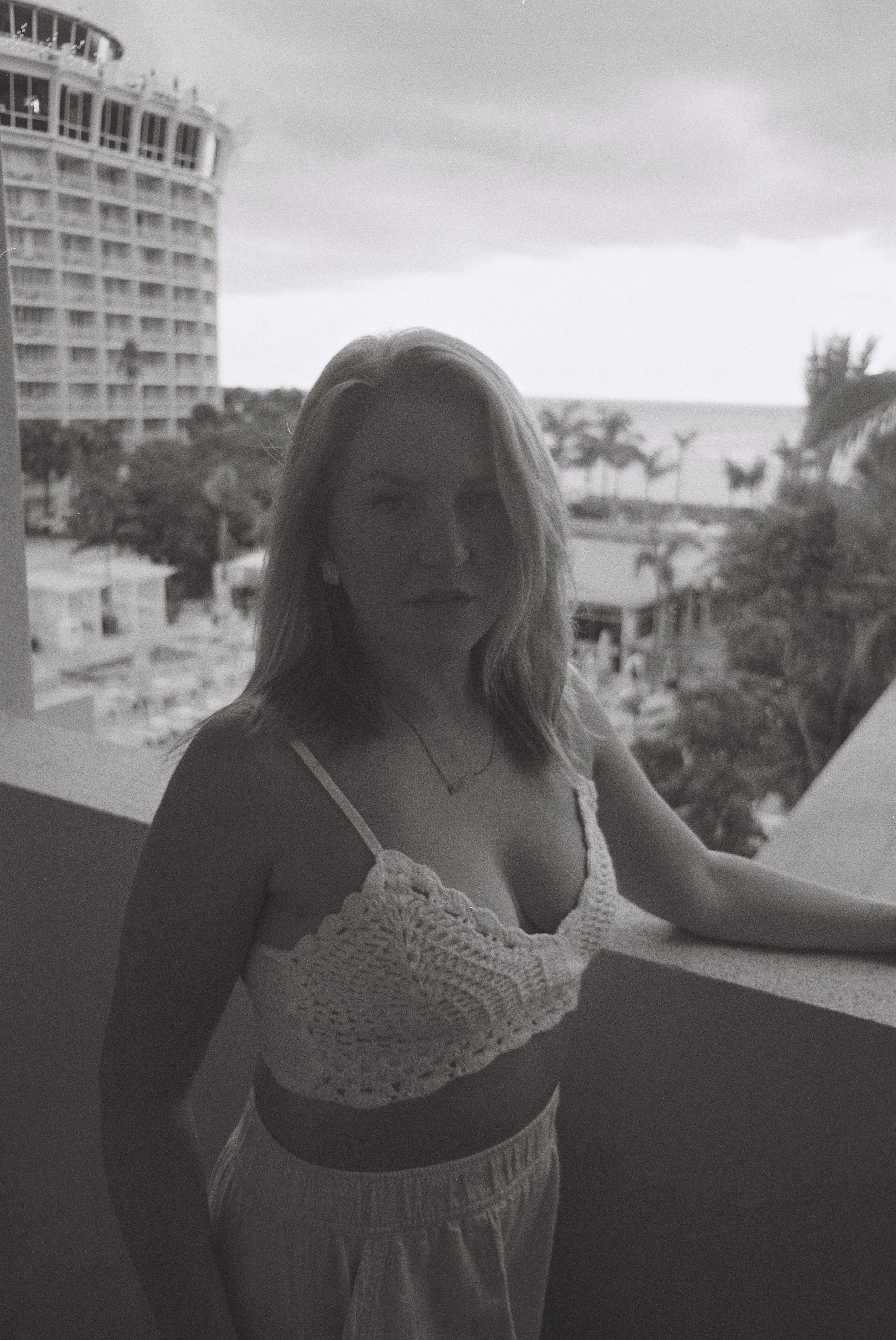 A touch of the vintage, Ash's film portraits give your aesthetic an undeniable sense of cool. Shooting medium format headshots in natural light is what film is all about. Ash shoots both 120 format and 35mm analog photography, based in Tampa and work