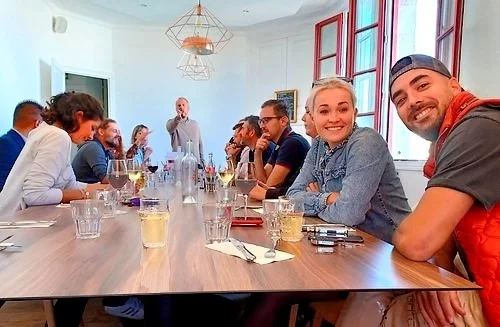 invités souriants