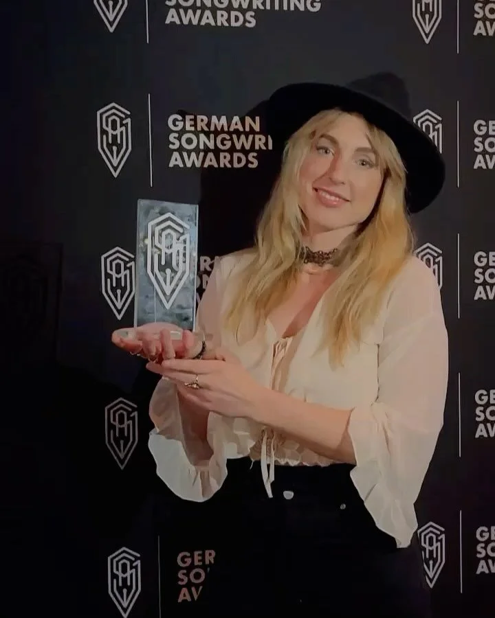 Here are a few memories from last night&rsquo;s @germansongwritingawards at @house_of_music_berlin 🏆🎶🫶
Thank you so much for choosing me as the winner in the Pop category!

3 years after the release of Freedom, the song has finally been well recei