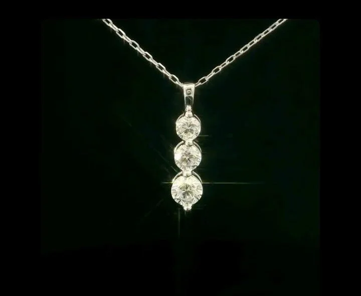 Hourglass Diamonds’ necklace in white gold pavé-set with round brilliant diamonds.