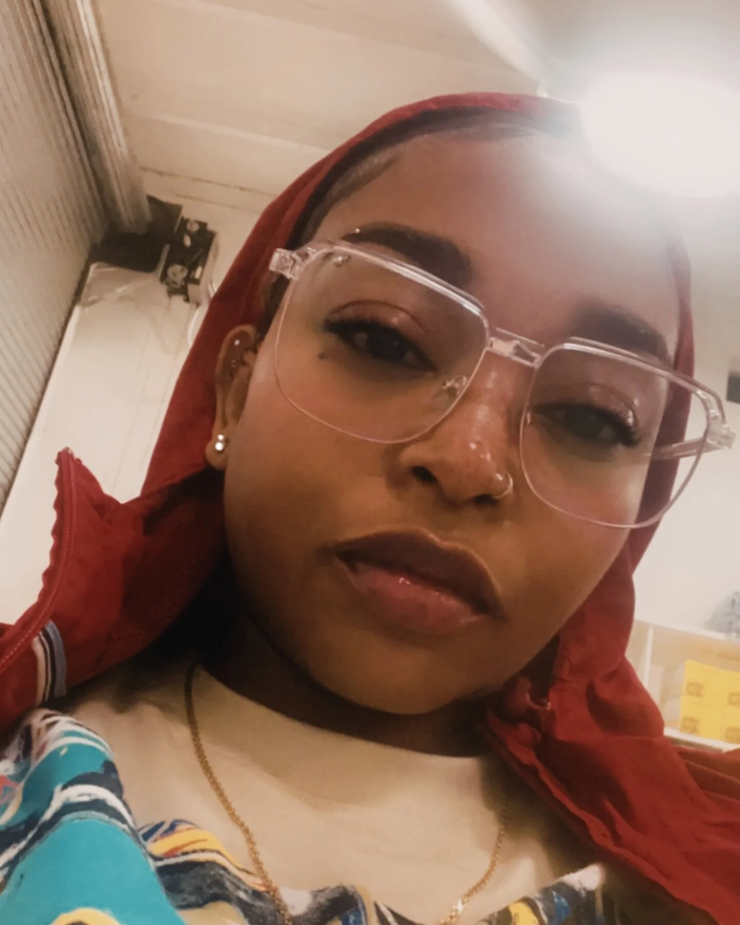 D O M I | N G O&hellip;. 🤓✌🏽 Mi Deh Yah

#black #melanin #panama #panamanian #latin #latina #carribean #beauty #beautiful #glasses #eyes #naturalhair #curly #blackartist #latinartist #curlyhair #curls #dope #chill #vibe #miami #art #artist