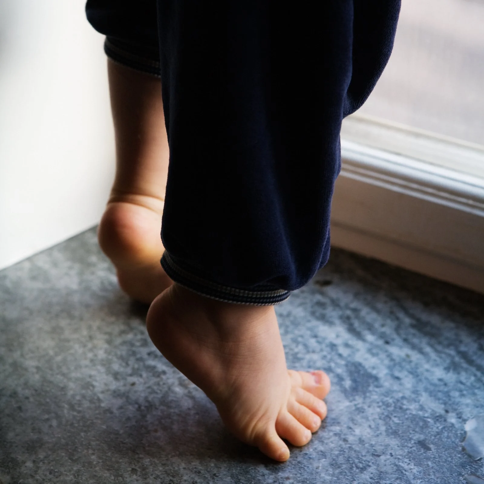 ‼️
Nytt i podden, avsnittet heter KISSA I F&Ouml;RV&Auml;G! 

Jag l&auml;ste en artikel som b&ouml;rjade s&aring; h&auml;r: "V&auml;gen mot en bra relation med dina vuxna barn b&ouml;rjar redan p&aring; f&ouml;rskolan. Psykologen Hedvig Montgome