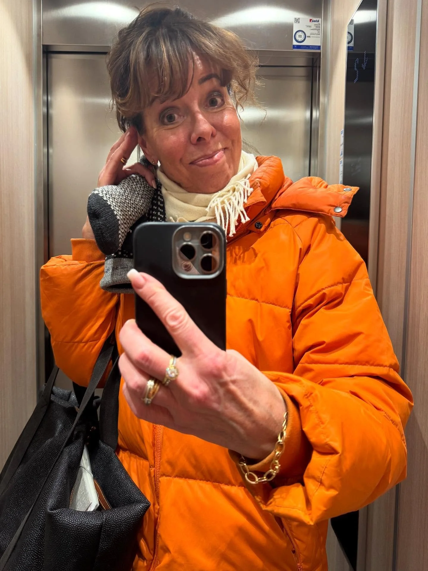 Ut p&aring; tur till V&auml;ster&aring;s 🧡 och jag k&ouml;r bil 🥳 och fick tr&auml;ffa ett helt b&auml;sta g&auml;ng f&ouml;r en timme och klarade av bilk&ouml;rning och trafik OCH ett polisuppdrag OCH en gr&auml;vling! Tack f&ouml;r uppdrag @talki