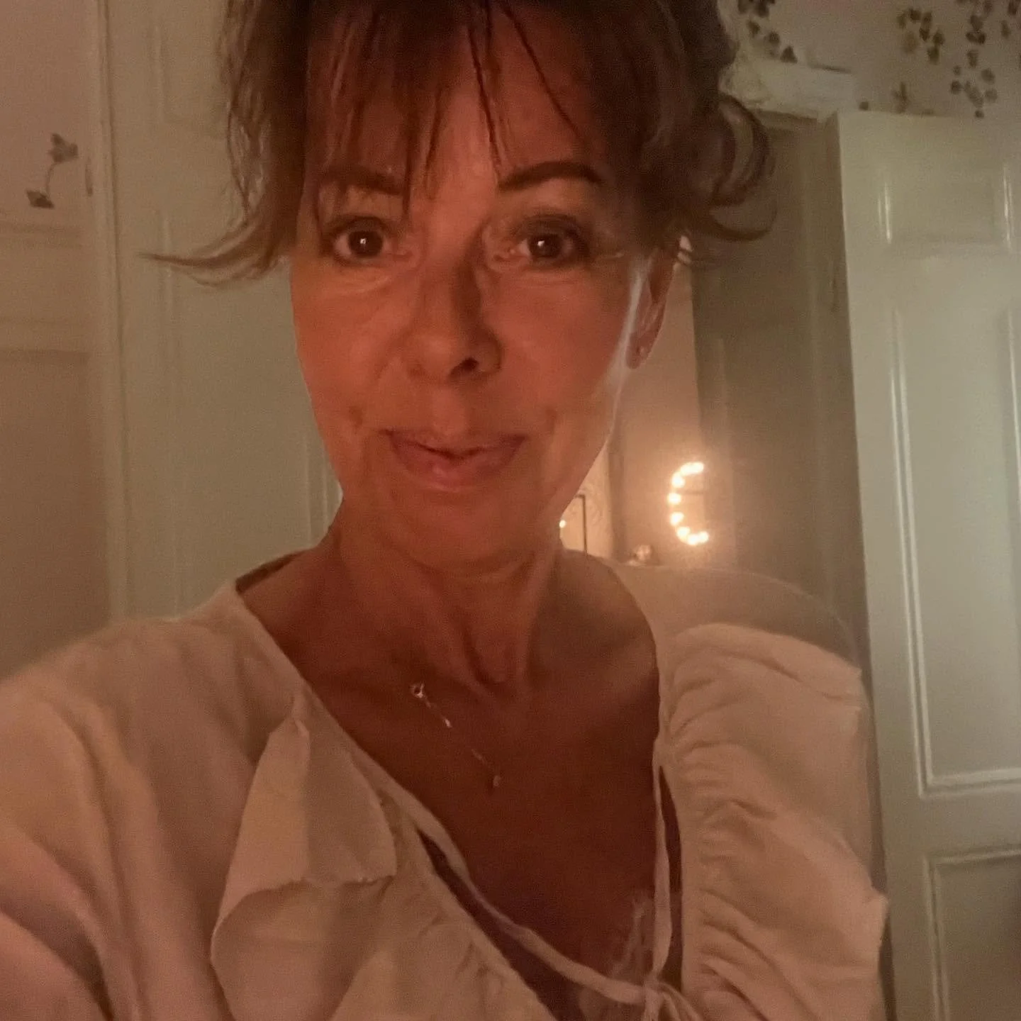 Det kan vara l&auml;ttare att leva ett liv som andra f&ouml;rv&auml;ntar sig &auml;n att leva sitt eget. F&ouml;r t&auml;nk om man inte vet hur man ska leva om man fick best&auml;mma helt sj&auml;lv? 
Lite det som min roman @boken29dagar har inuti si