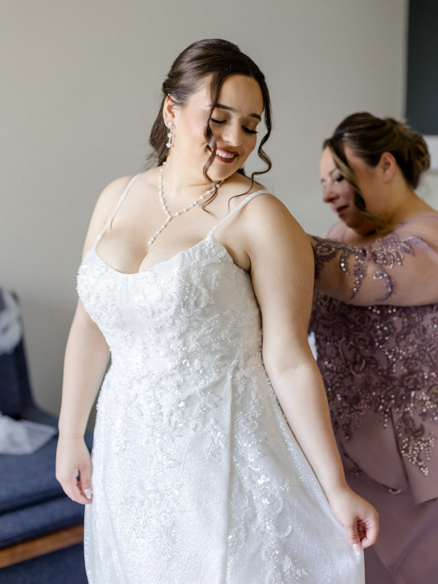 The morning-of details 🤍

Venue: @theclubatwestonhills 
Planner/Coordinator: @urbanicaevents 
Photography: @nicolefalcophotography 
Videography: @yourweddingdayfilm 
Florals: @artofflowersweston 
HMUA: @kissthismakeup 
Dress: @zolakeller 
Entertainm