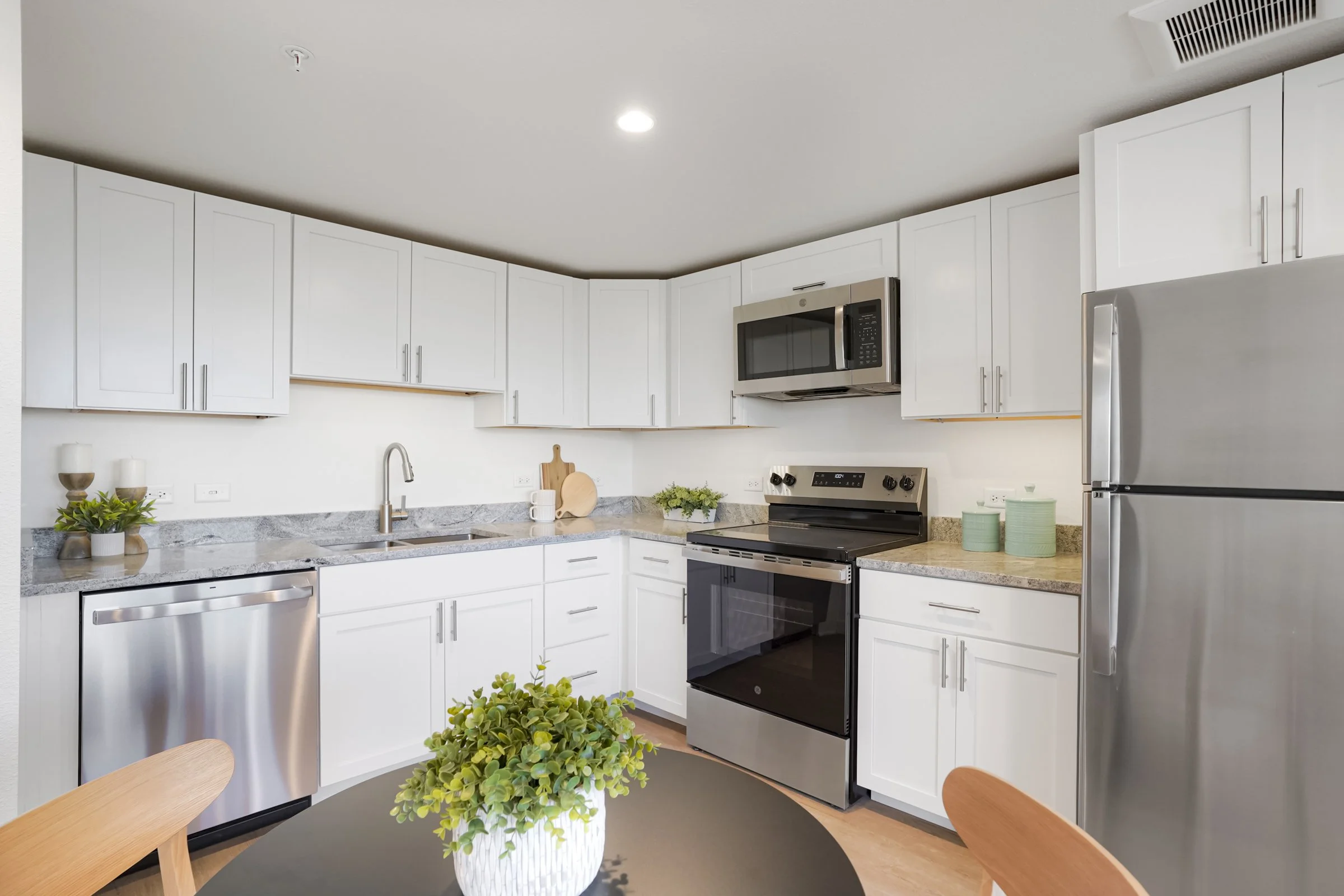 Golden West Apt 226-4 (1).jpg