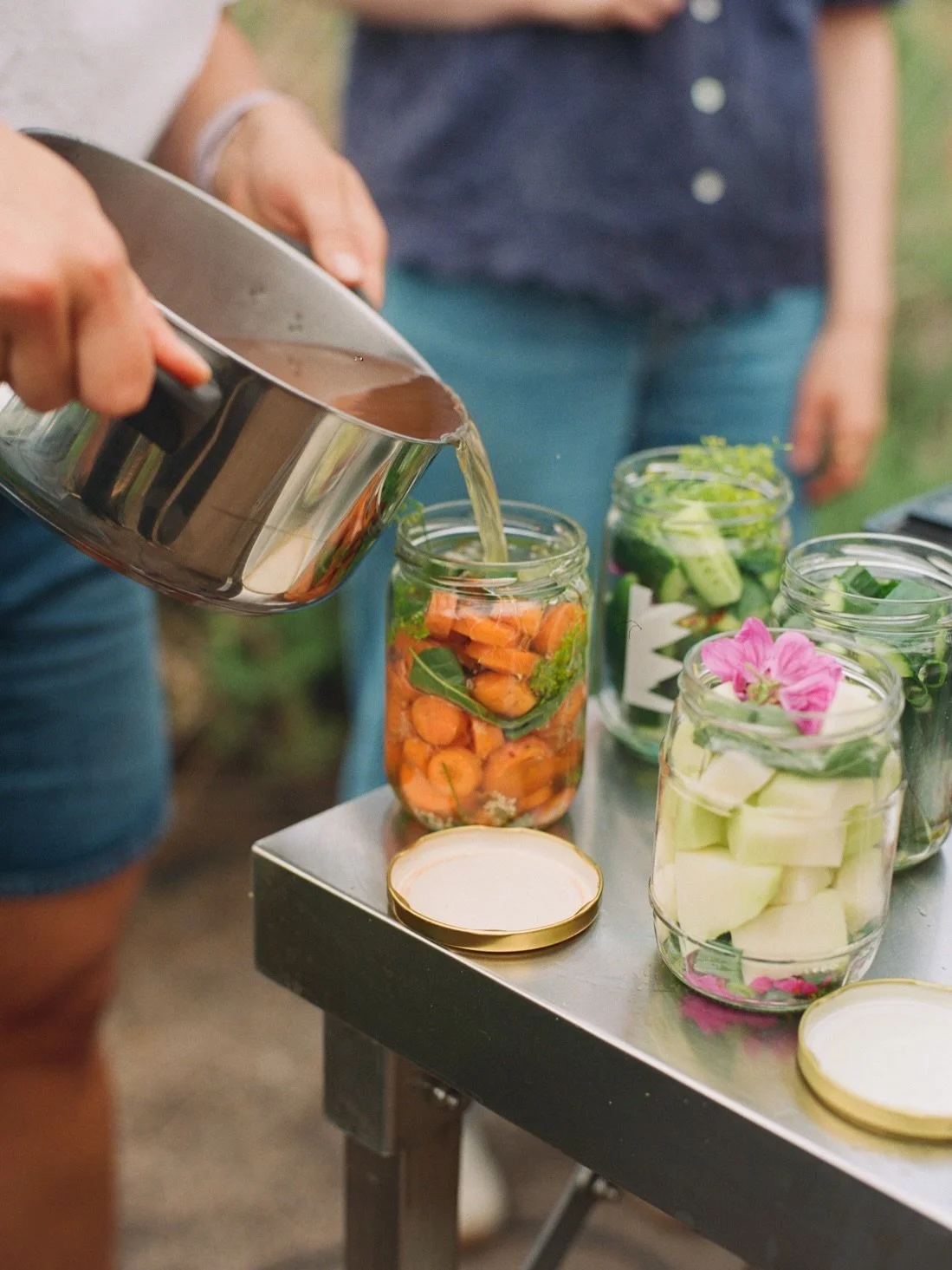 making pickles, june 2026. ●
i love everything about this process. have you ever tried pickled rhubarb? so so good!
from one of the latest pickle workshops at @sannmann_gaertnerei 🌞

📷 mamiya 645
🎞️ lomo 800
⏱️ dev &amp; scan by @khrome_hamburg