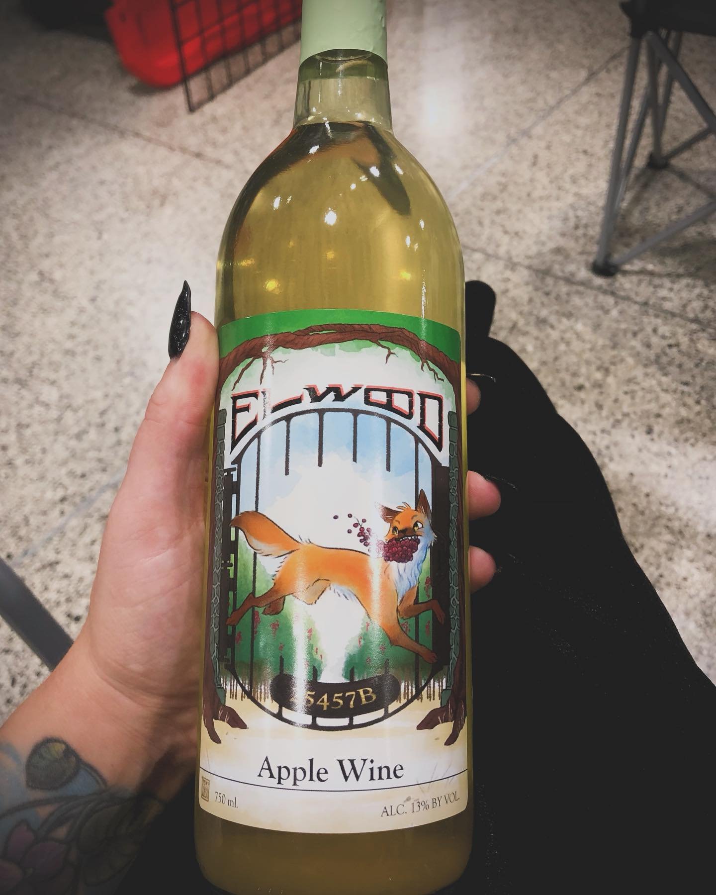 Here at the @se_punk_flea_market in #spartanburg, had a chance to meet the lovely folks with @elwoodprisonwine - incredible wine made with locally sourced fruits! Beyond their wine, they also work supporting kids with incarcerated parents and to rais