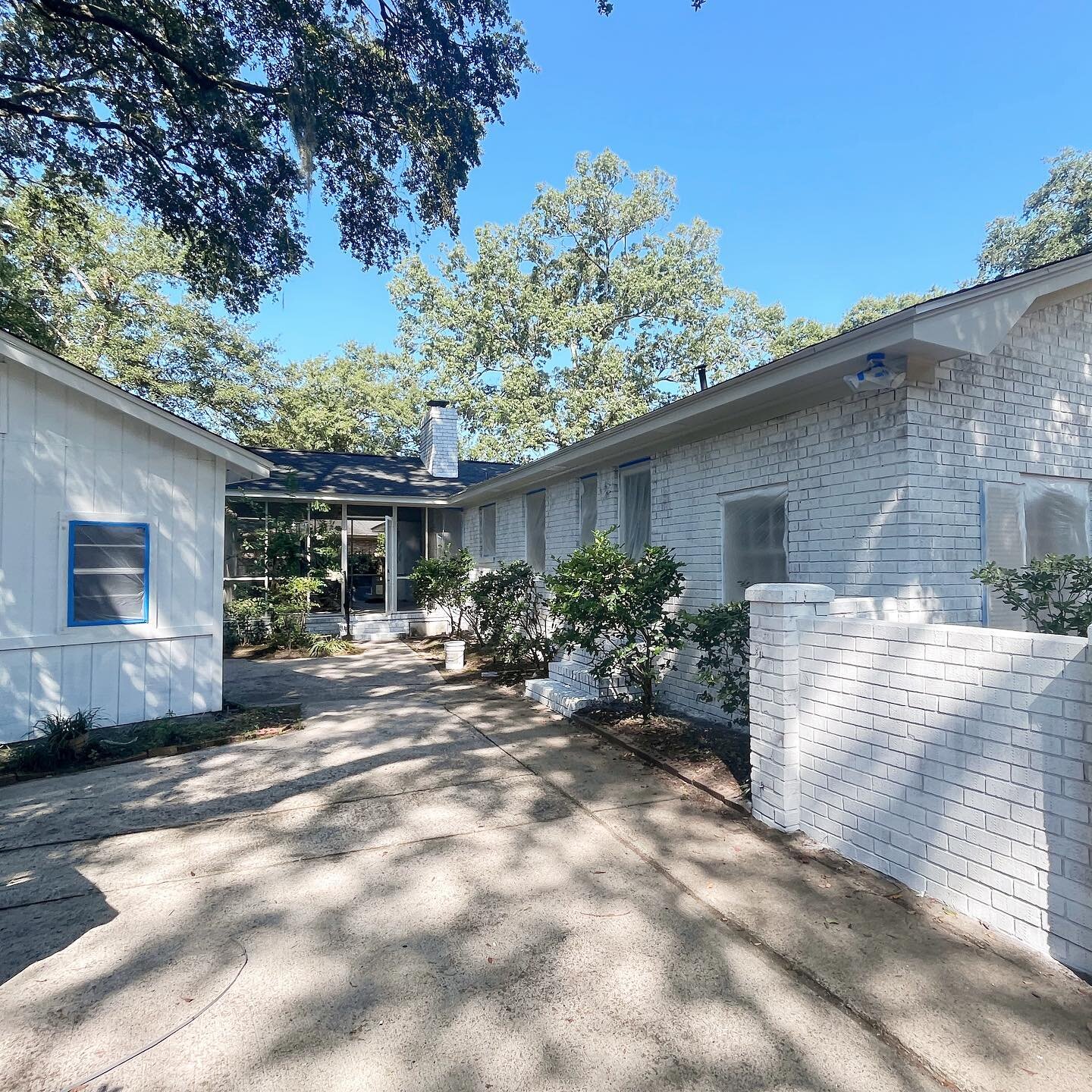 Rehab of our most recent acquisition is well underway! This single story brick ranch home sits on a large corner lot just two blocks from the #ashleyriver with easy access to 26 and 61. It&rsquo;s going to be a beauty!
@polishpopdesign 

#charleston
