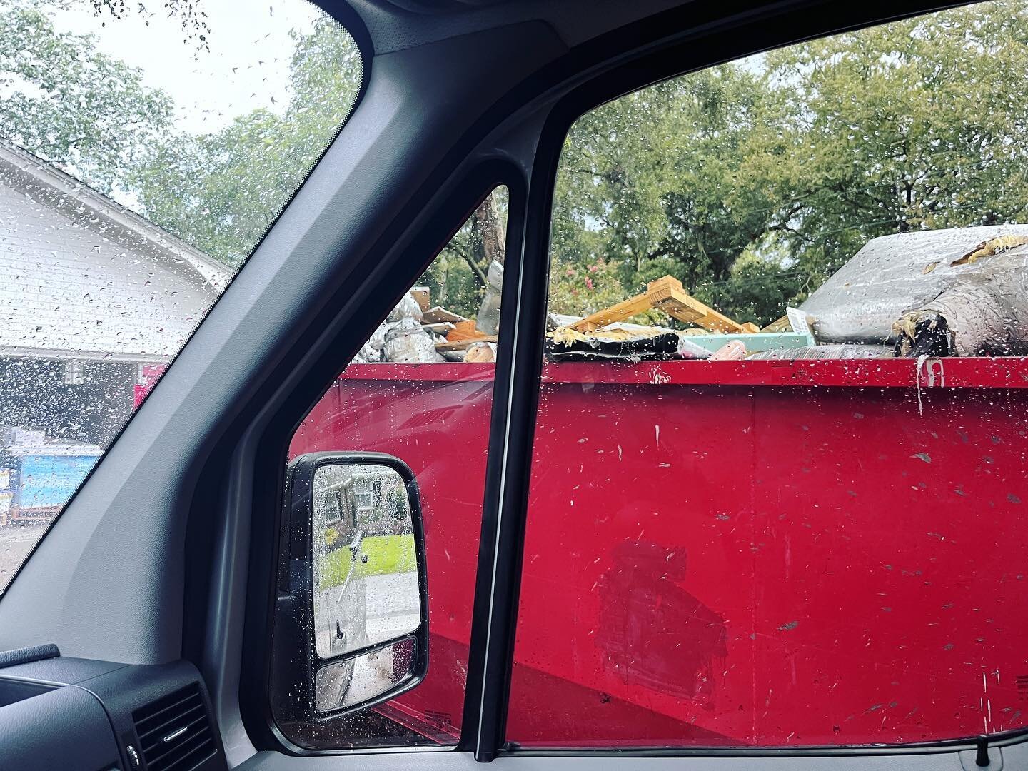 See this dumpster? It&rsquo;s from @bigredboxcoastal - perhaps the most incompetent dumpster service in #charleston. I do not enjoy shaming companies for poor performance but after showing much grace and patience, I&rsquo;ve reached my limit. 

It wa