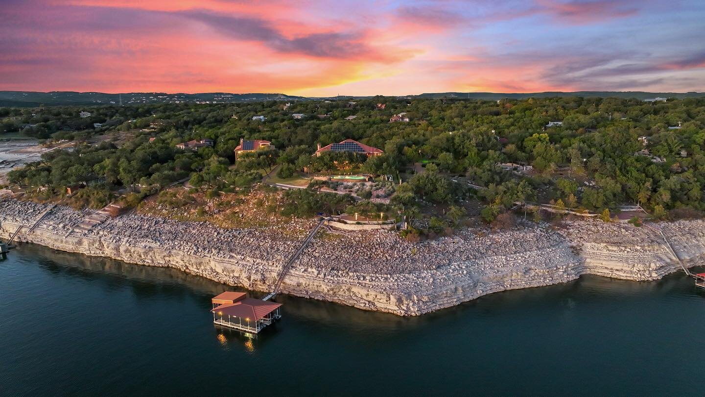 Lake Travis Extraordinary Estate.
The Sunset Shore Estate is offered for the first time. One of Lake Travis's most elusive and extraordinary estates, located on the prestigious south shore of #laketravis 
Grounds of a resort... The landscape speaks t