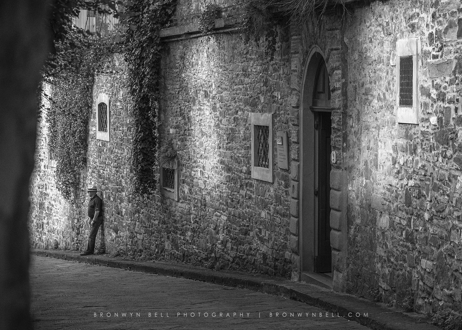 Quiet Corners of Florence – A Laneway Above the Arno