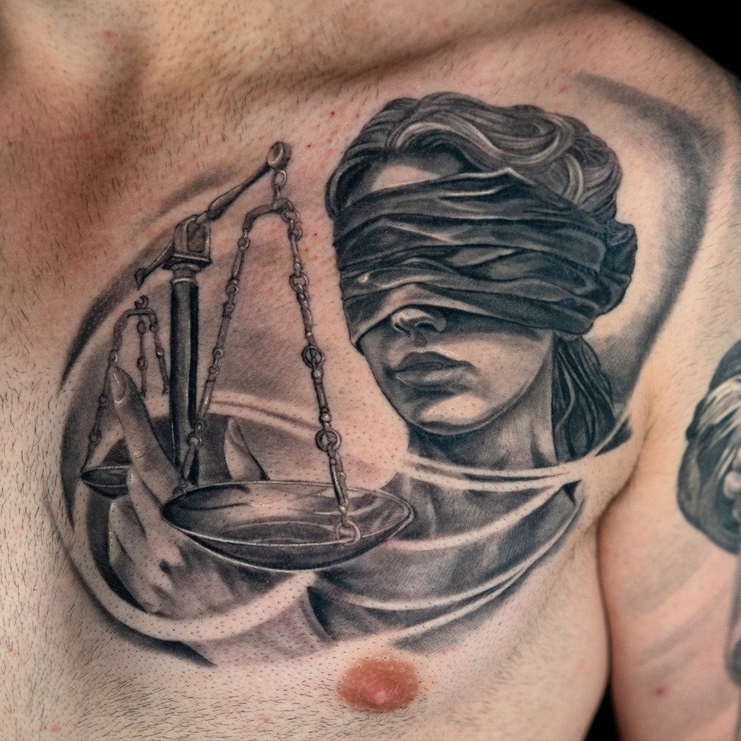 Step onto the tipping scales of Lady Justice ⚖️

This HEALED black and gray realism Justitia tattoo by @robertbeemantattoos shows Robert's pristine eye for composition. Light and shadows are present and readable, even when healed!

For a realistic ta