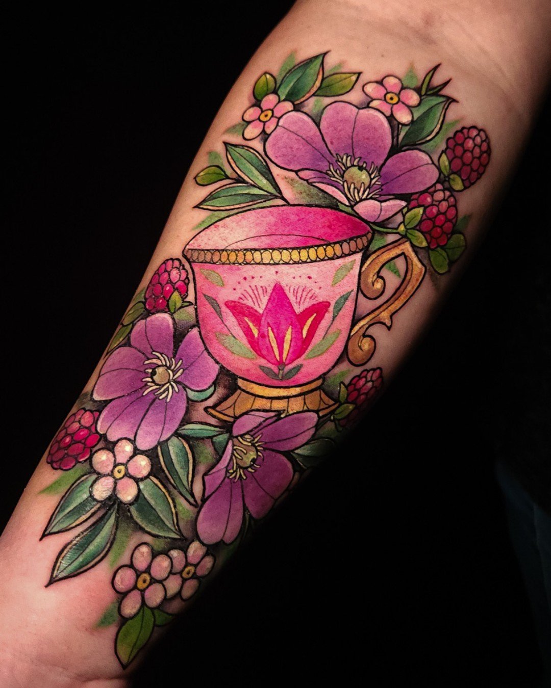 Fancy a spot of tea? 🫖

@mizmeltattoos is serving it piping HOT in this beatuiful tattoo she did for Autumn! 🔥

Looking for a tattoo that's equal parts whimsical and adorable? ✨ Look no further than Mel Perlman, who specializes in illustrative and 