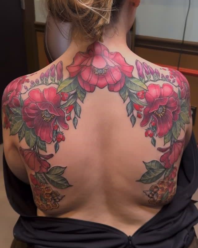 Mel Perlman - @mizmeltattoos is tattooing at @inkanddaggertattoo give them a follow! - Finishing up Heather&rsquo;s flower cover-up &mdash; and this one was a triple cover-up. Watching it go from start to fully transformed was so satisfying.  Heather