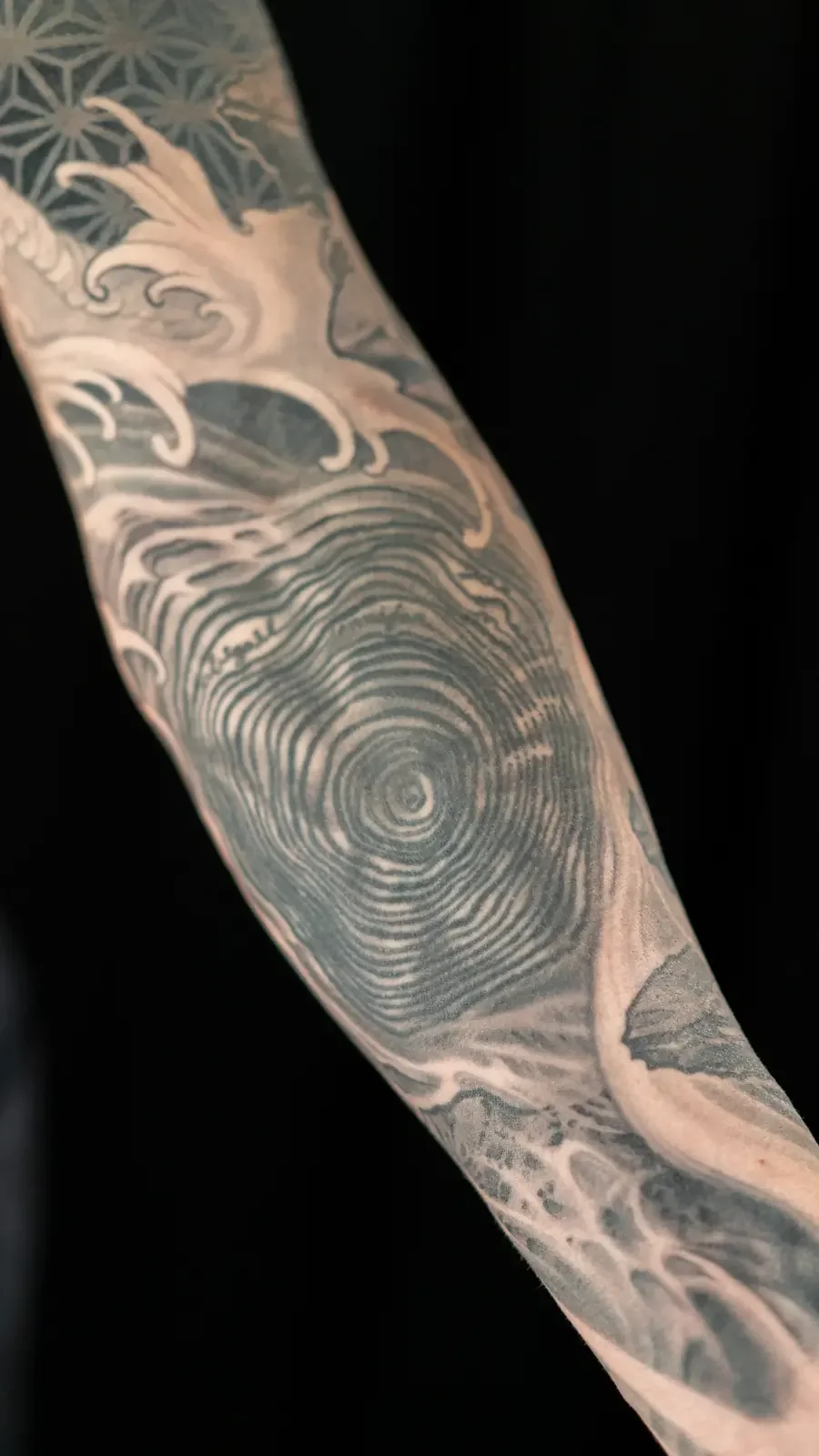 Bonsai_waves_moon_kumiko_sleeve_tattoo_Russ_Abbott_Atlanta-45.webp