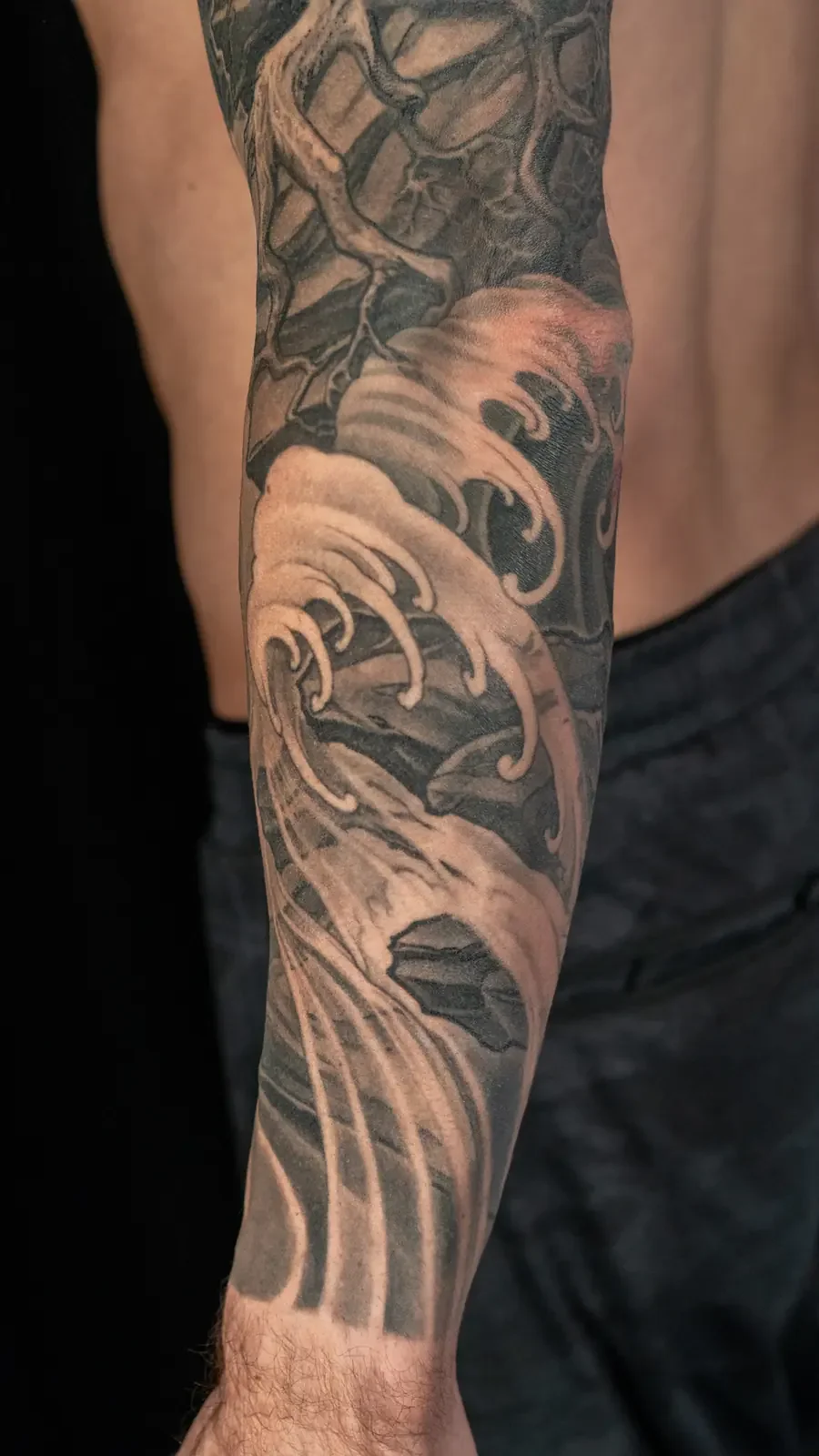 Bonsai_waves_moon_kumiko_sleeve_tattoo_Russ_Abbott_Atlanta-32.webp